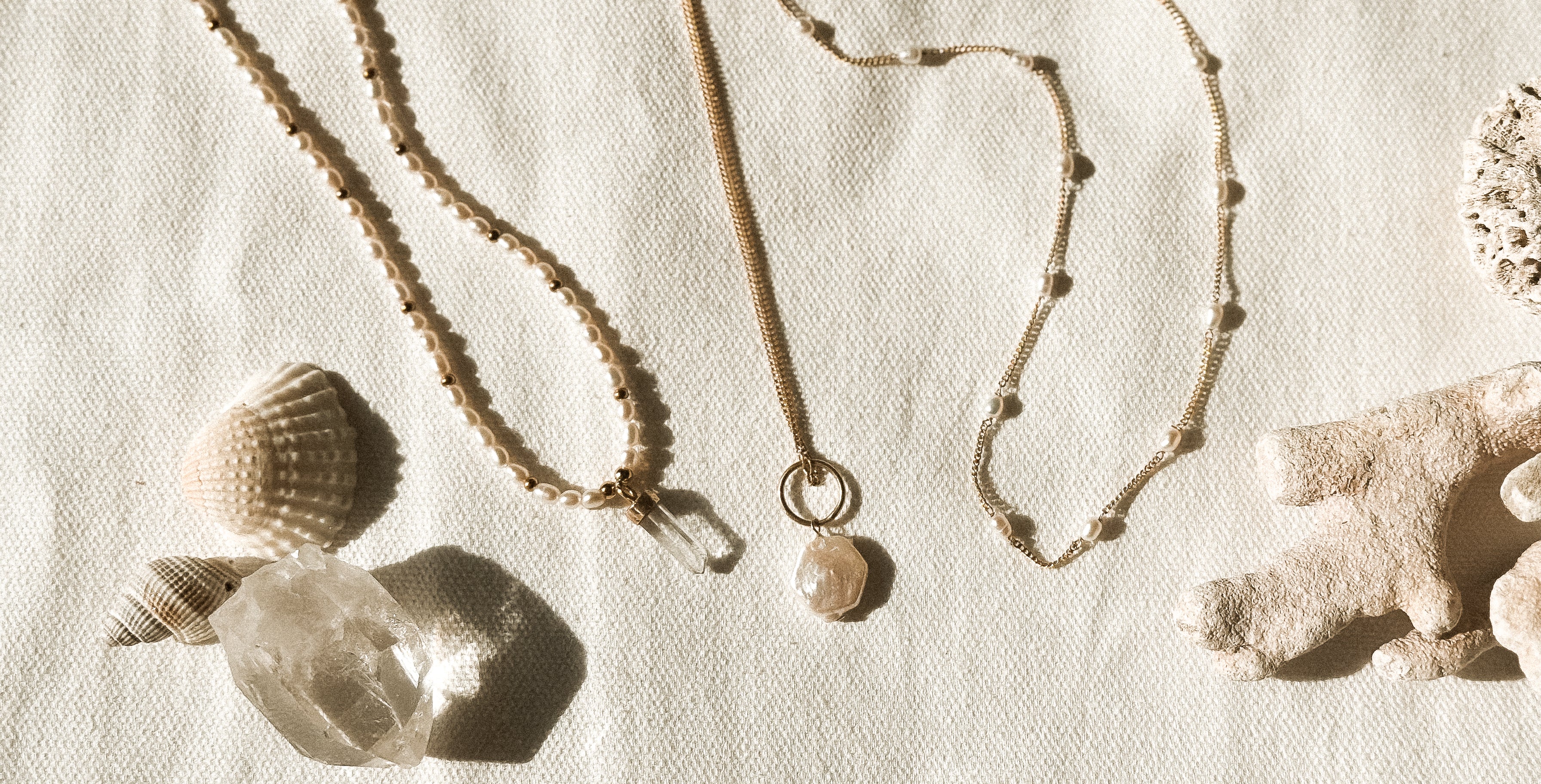 SUNNY DAYS - Essentials
