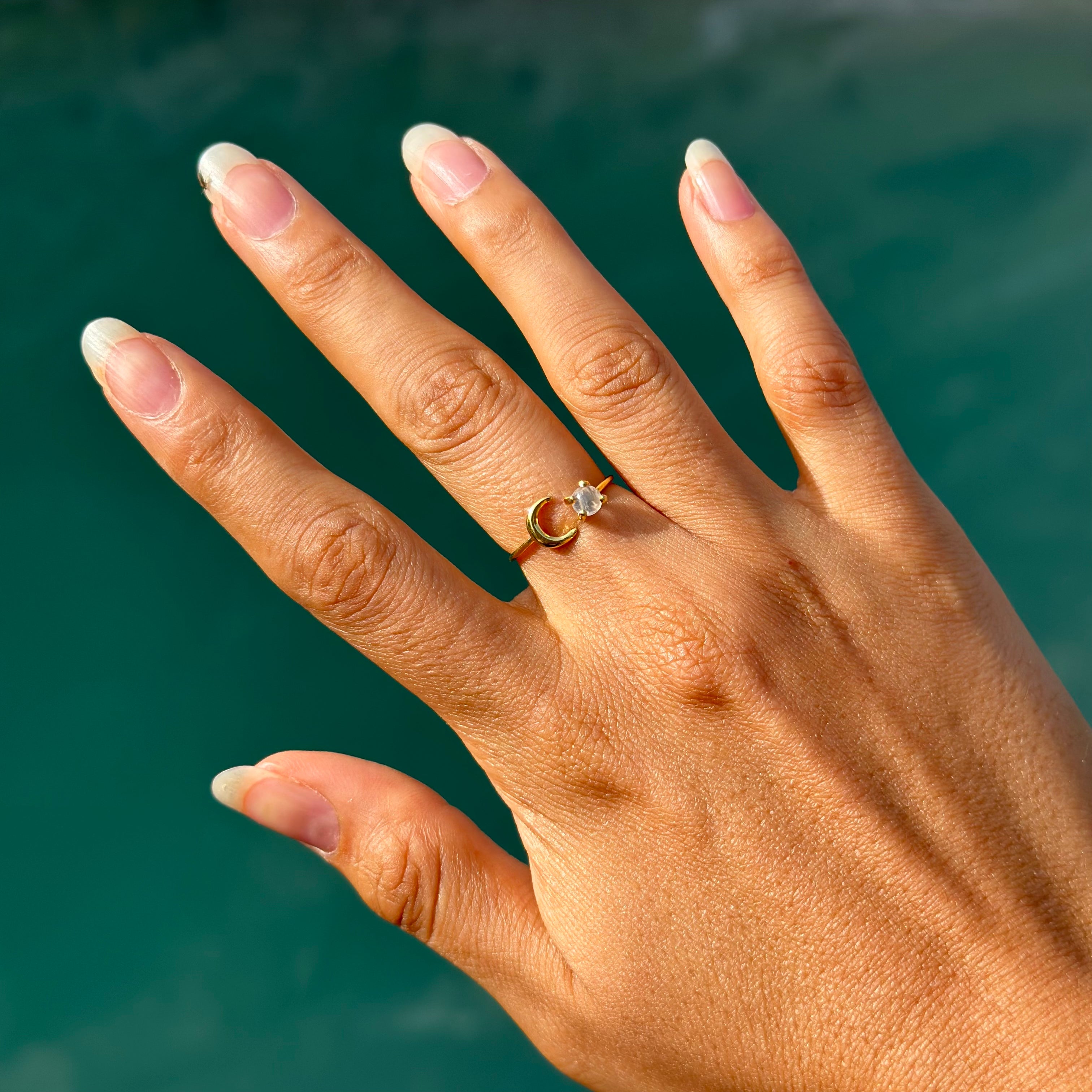 HALFMOON THIN RING - MOONSTONE (GOLD PLATED)