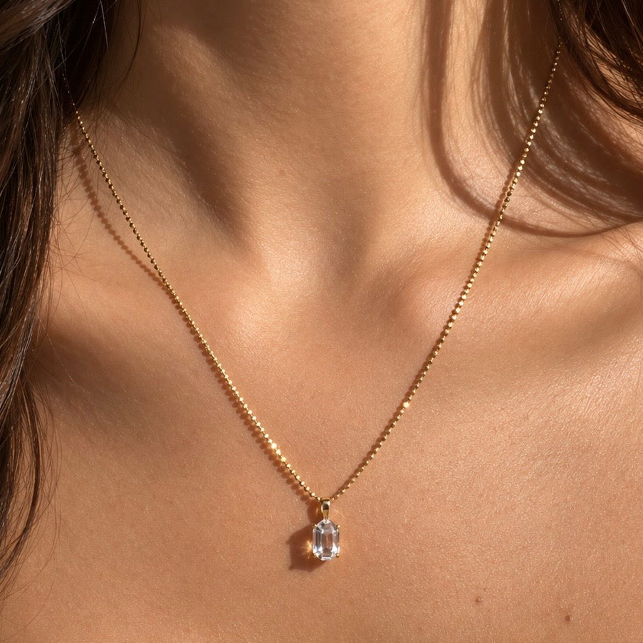 LITTLE CHARM NECKLACE - CRYSTAL QUARTZ (GOLD PLATED)