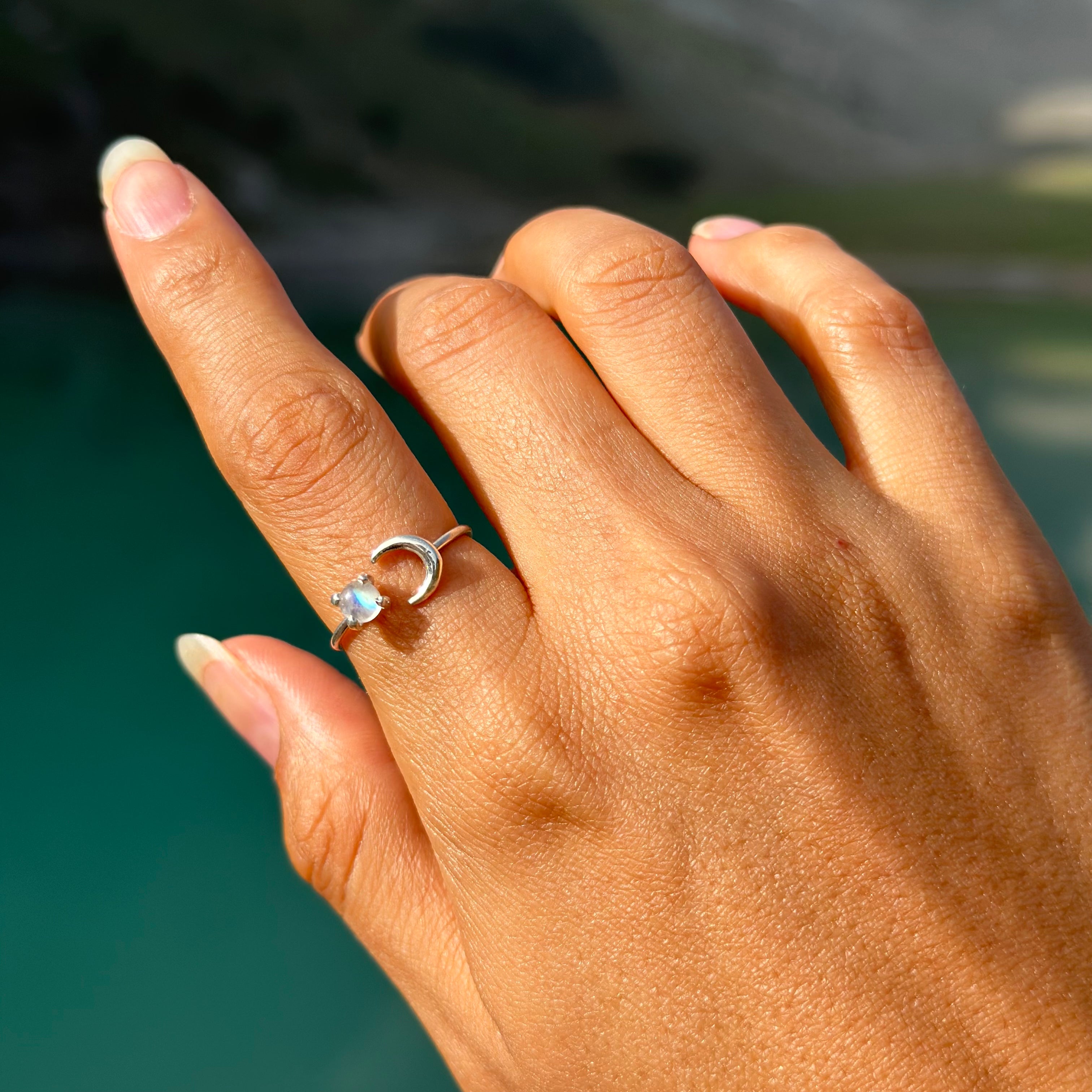 HALFMOON THIN RING - MOONSTONE (SILVER)