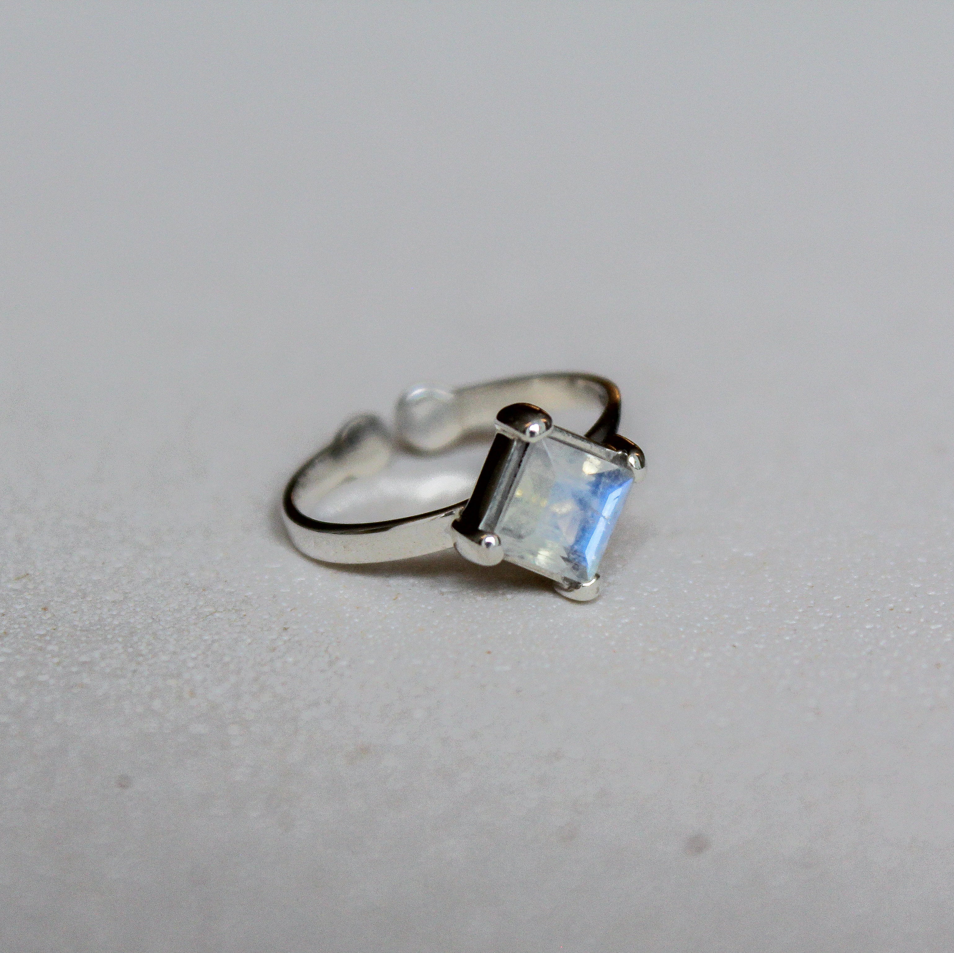 NOVA RING II - MOONSTONE (SILVER)