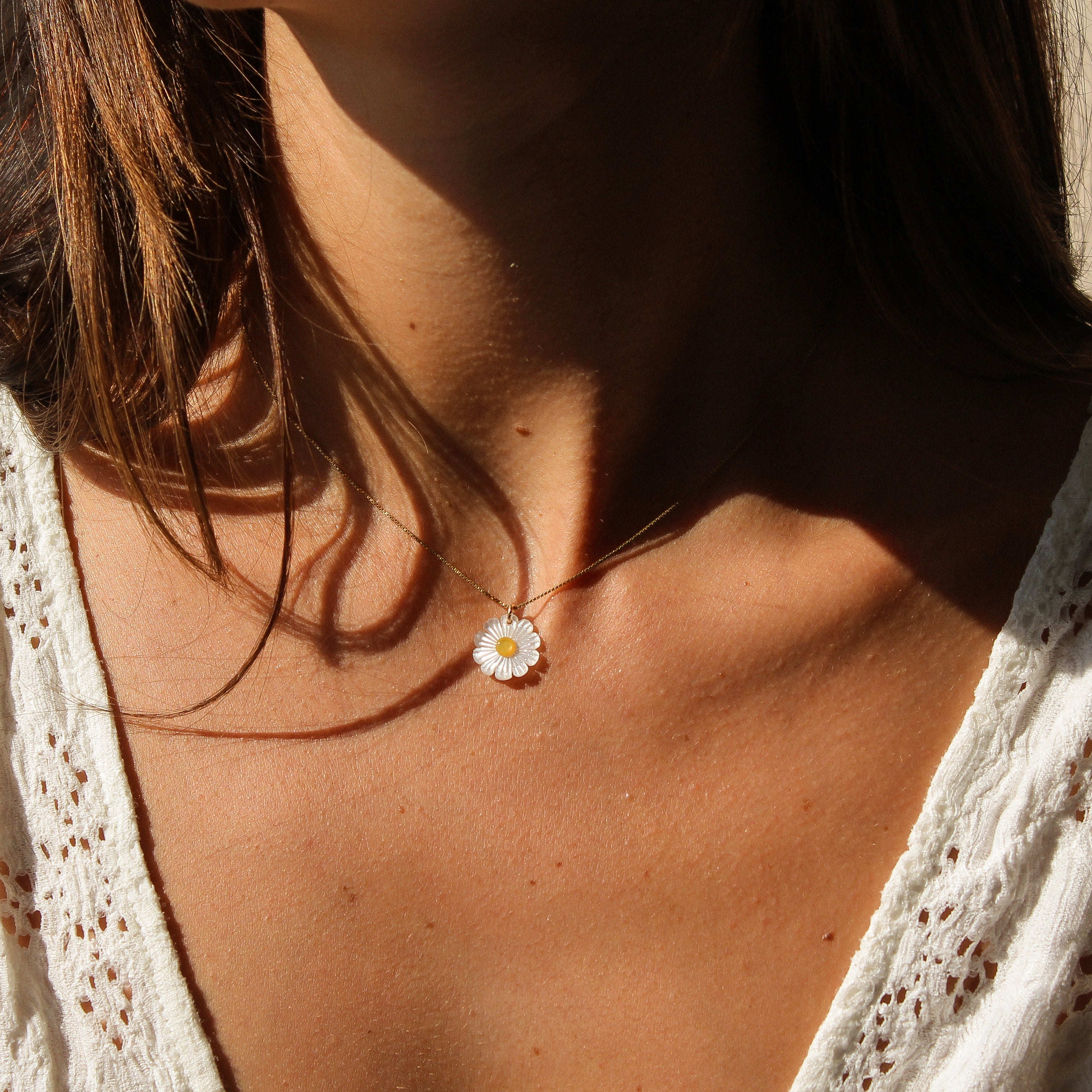 DAISY CHOKER - MOTHER OF PEARL (GOLD-FILLED)