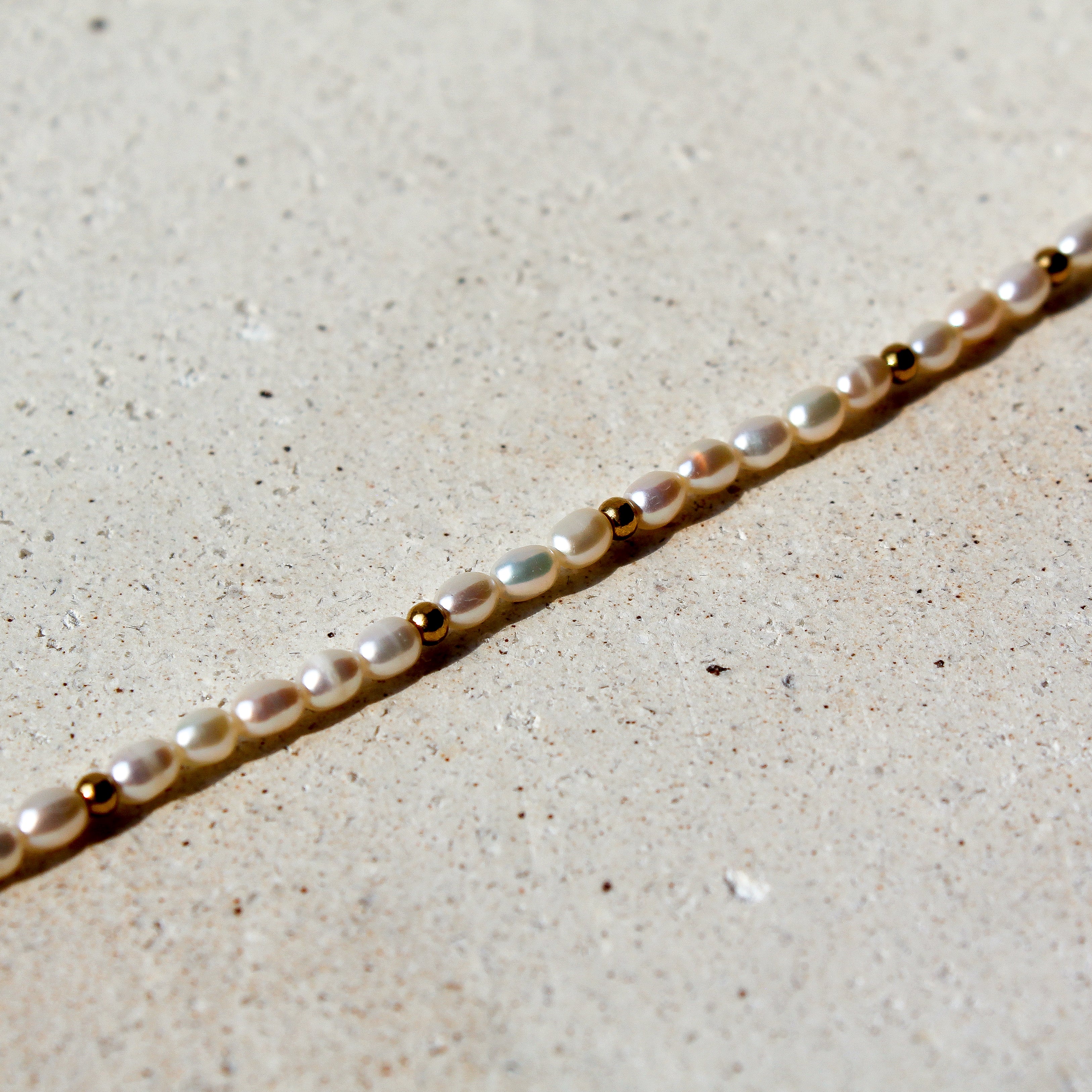 RIVER PEARLS BRACELET - WHITE (GOLD PLATED)