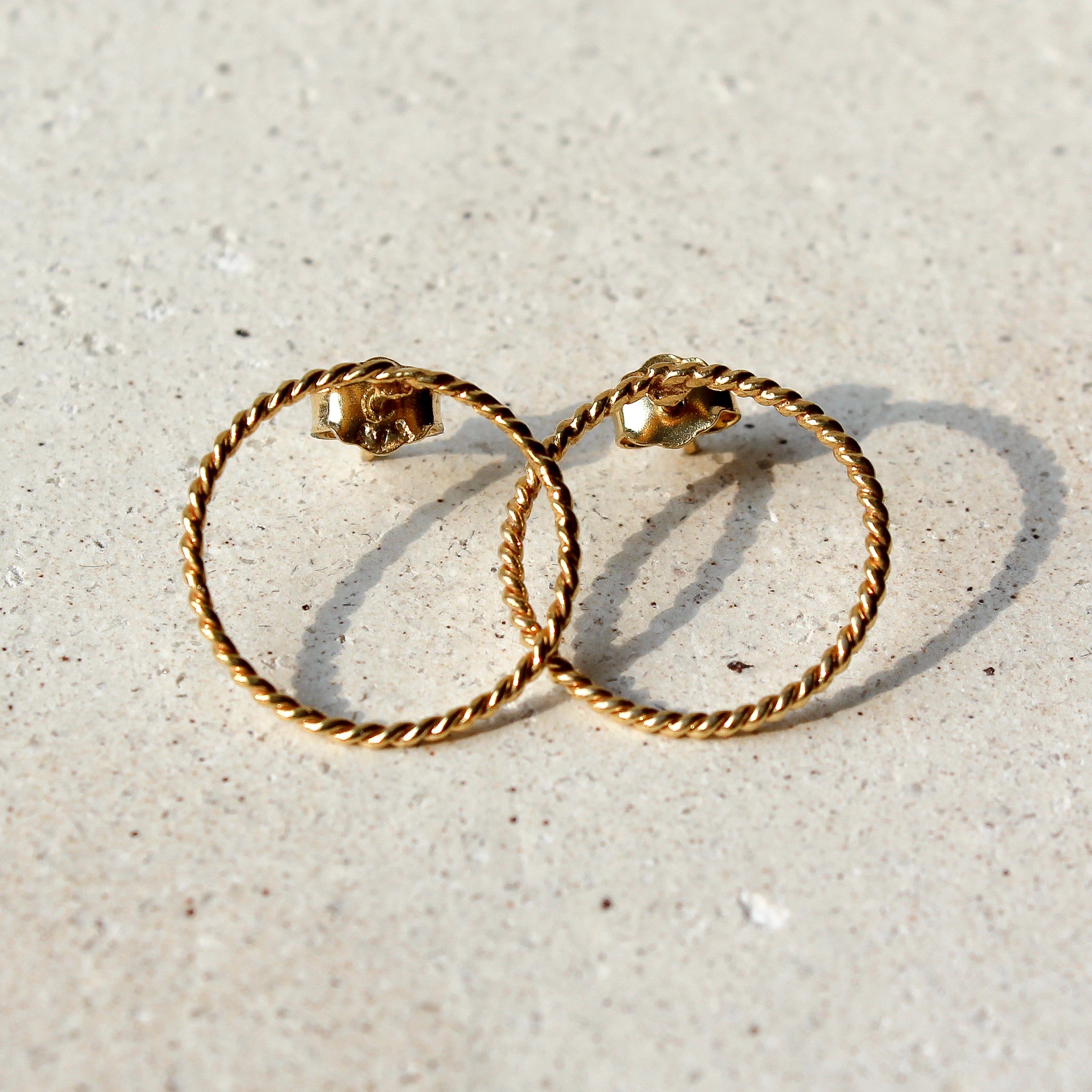 TWIST CIRCLE EARRINGS (GOLD PLATED)