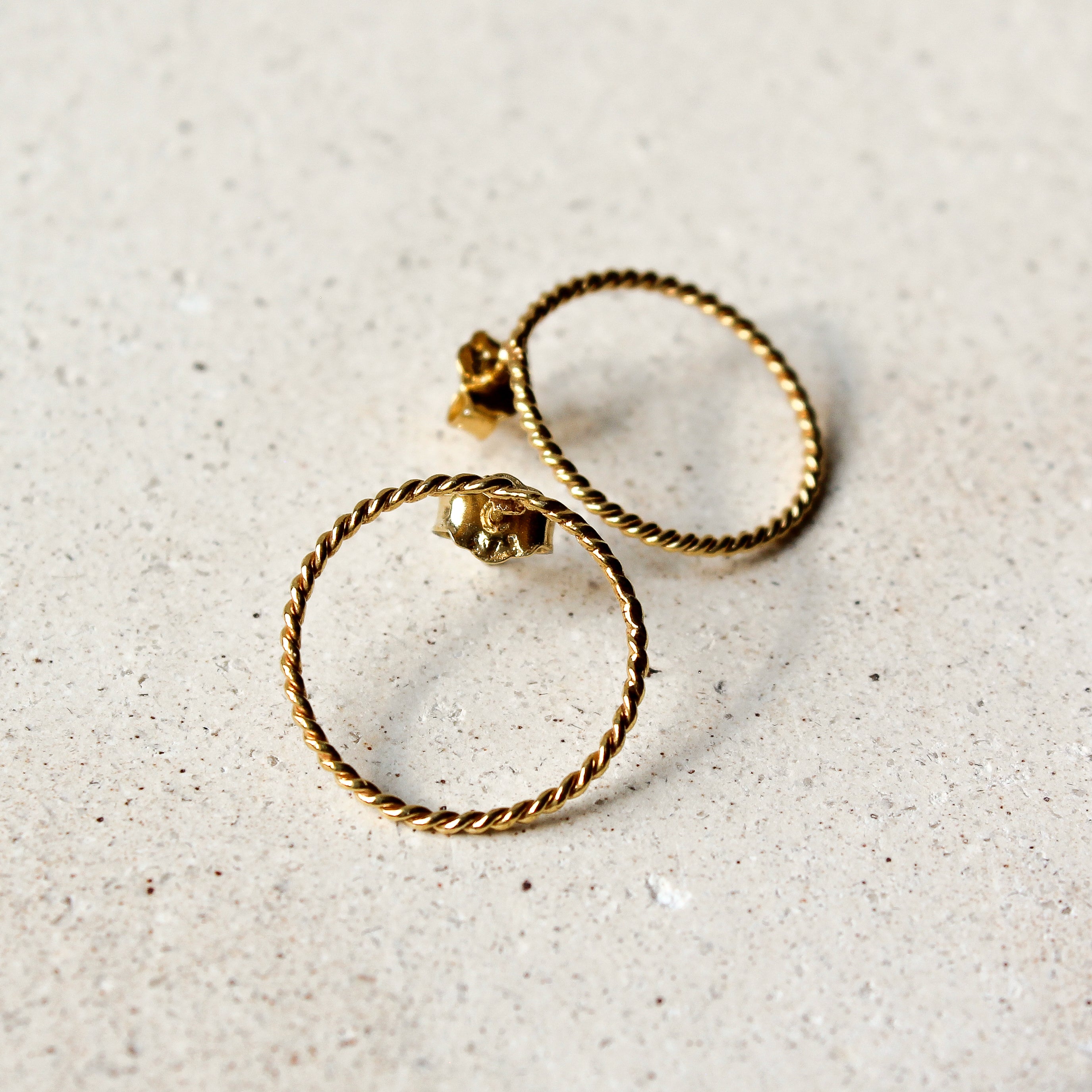 TWIST CIRCLE EARRINGS (GOLD PLATED)