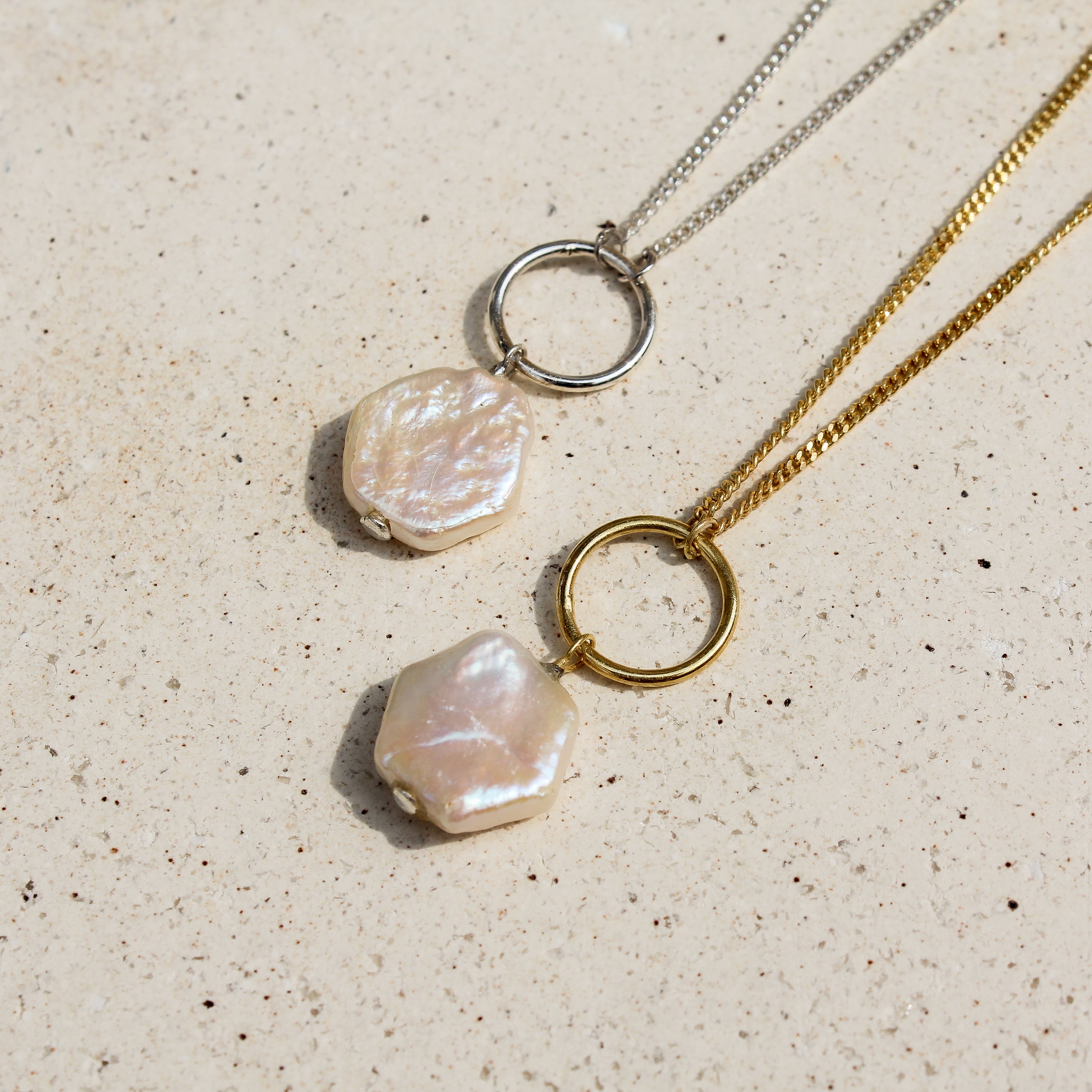 INFINITY NECKLACE - CULTIVATED PEARL (Gold Plated)