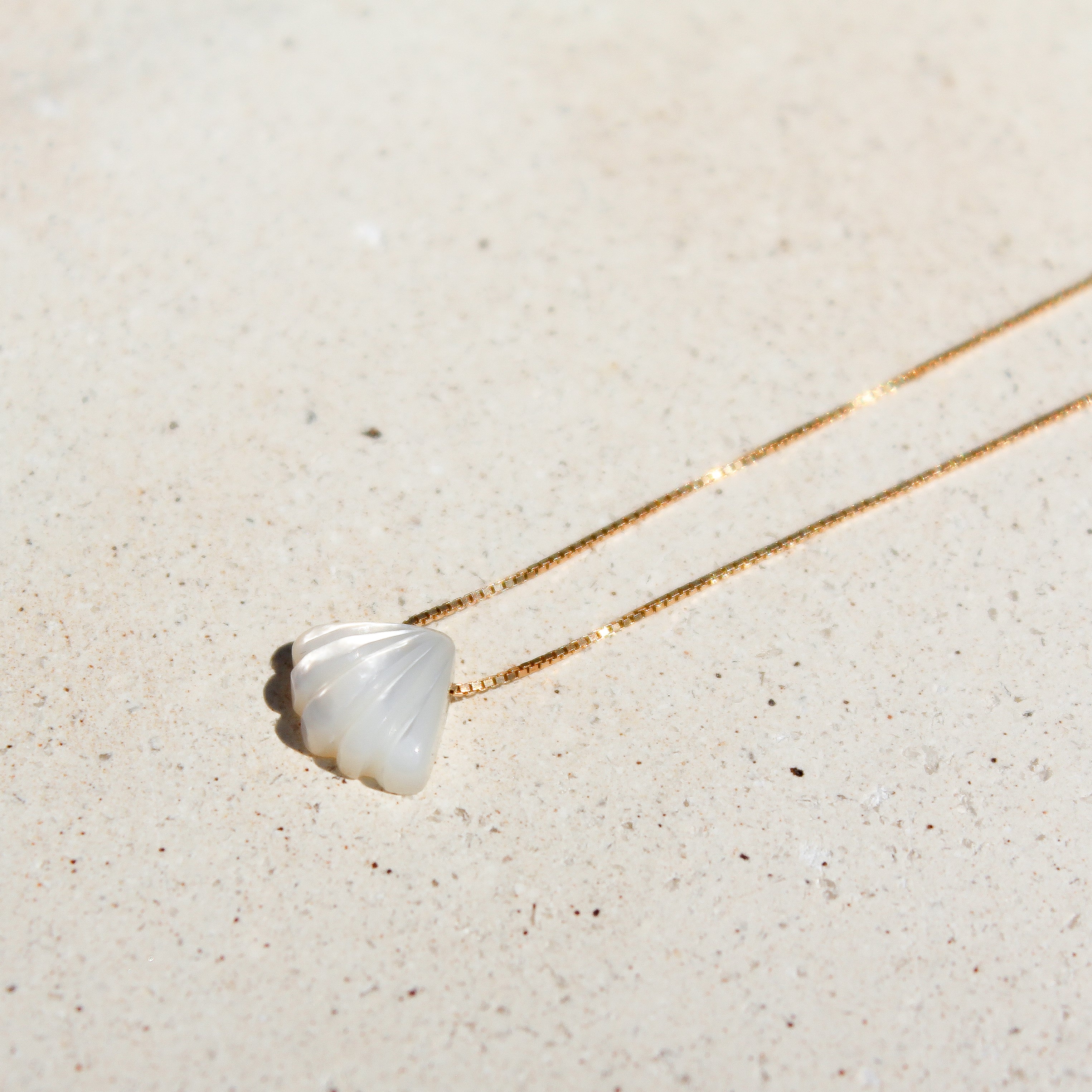 MERMAID NECKLACE - MOTHER OF PEARL (GOLD PLATED)