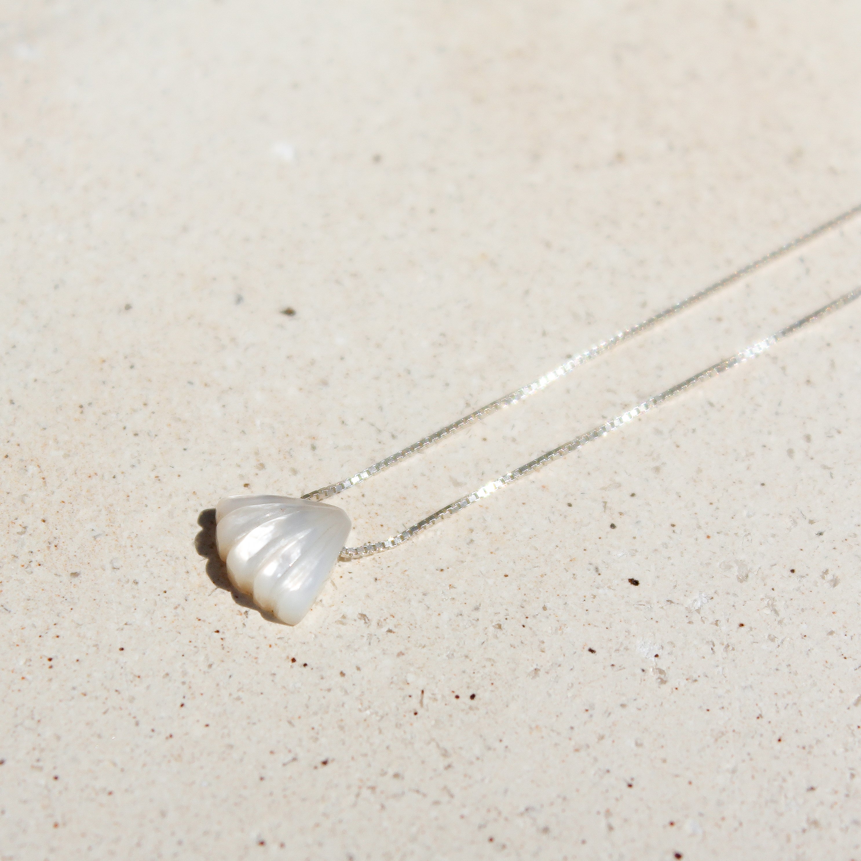 MERMAID NECKLACE - MOTHER OF PEARL SHELL (SILVER)