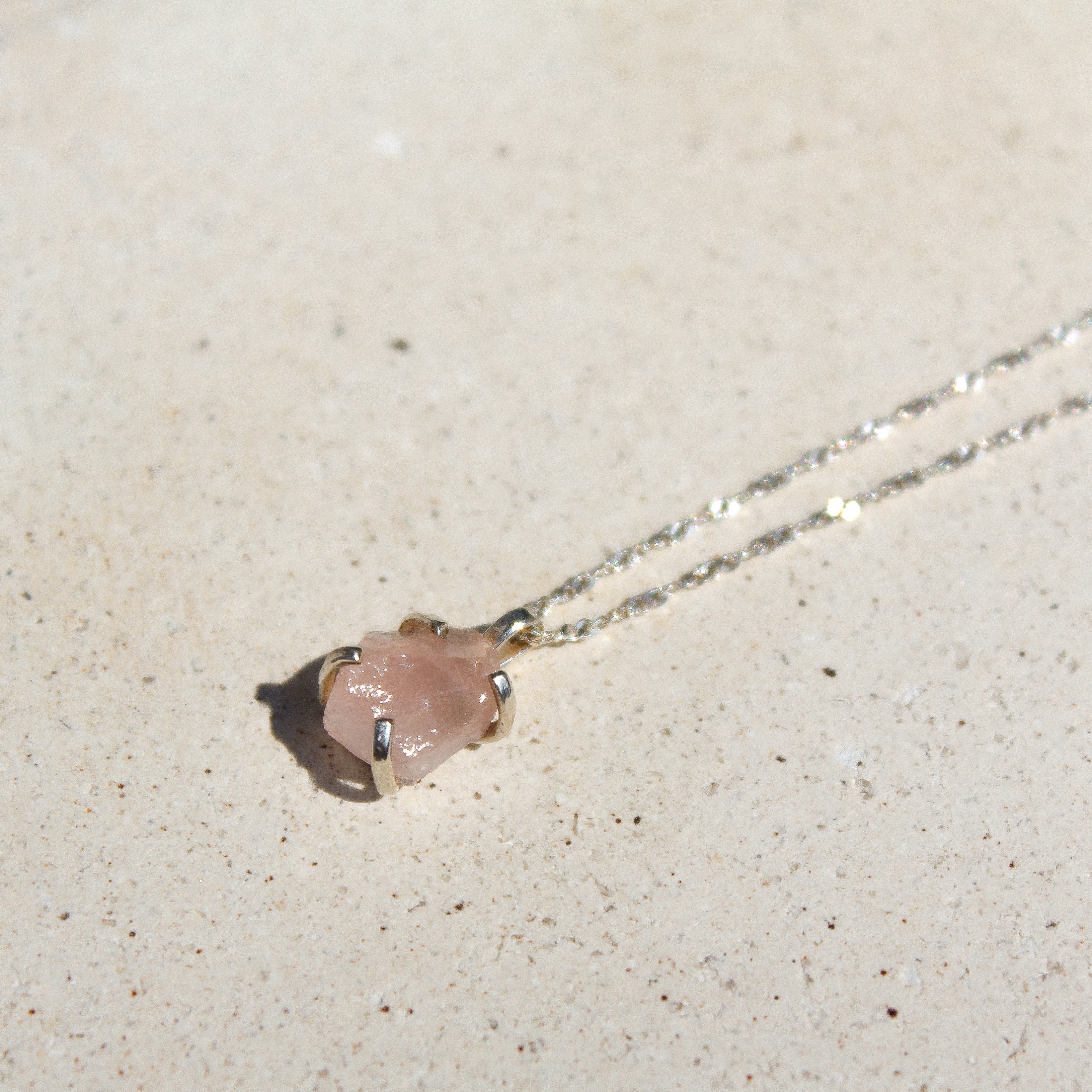 LITTLE CHARM - ROSE QUARTZ (SILVER)