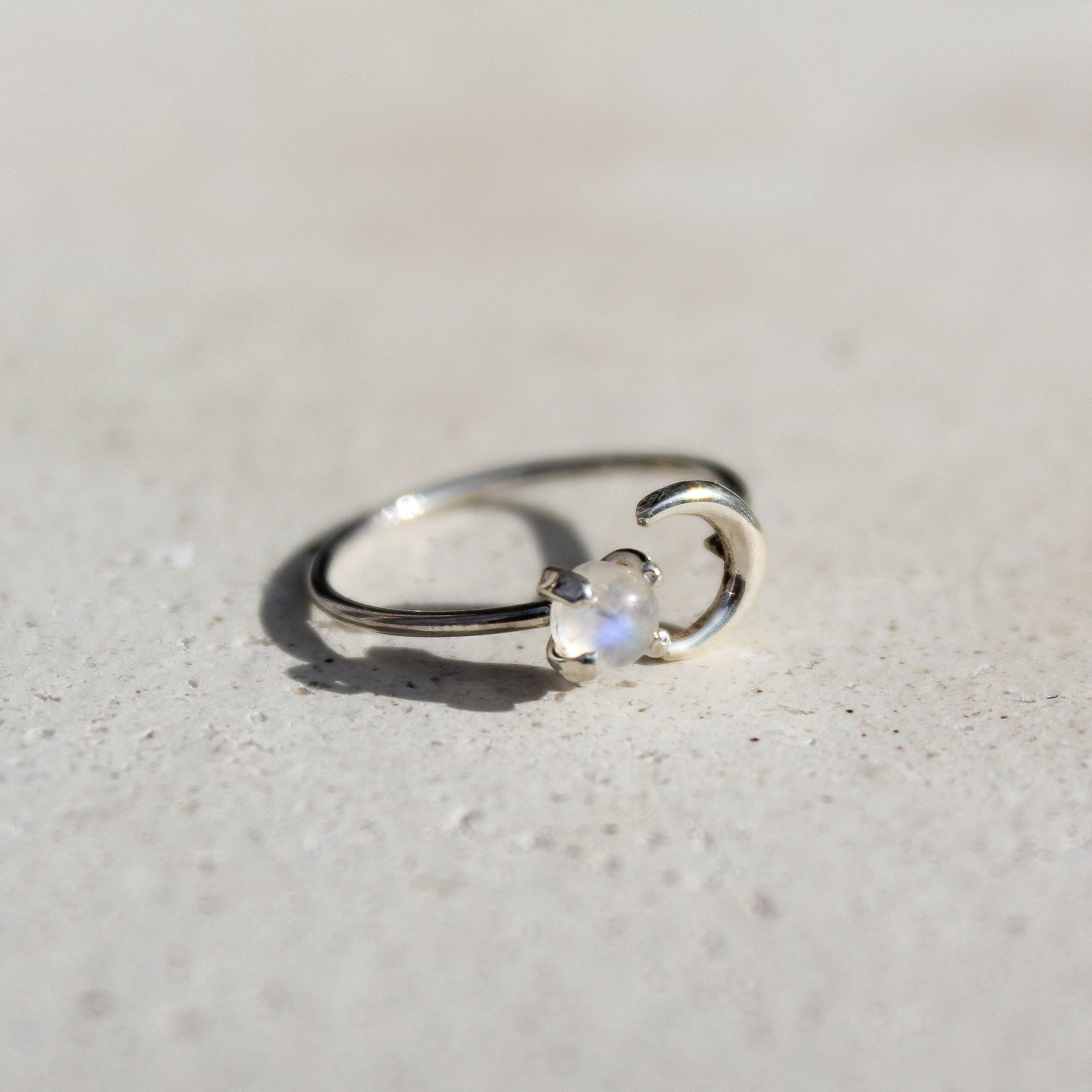 HALFMOON THIN RING - MOONSTONE (SILVER)