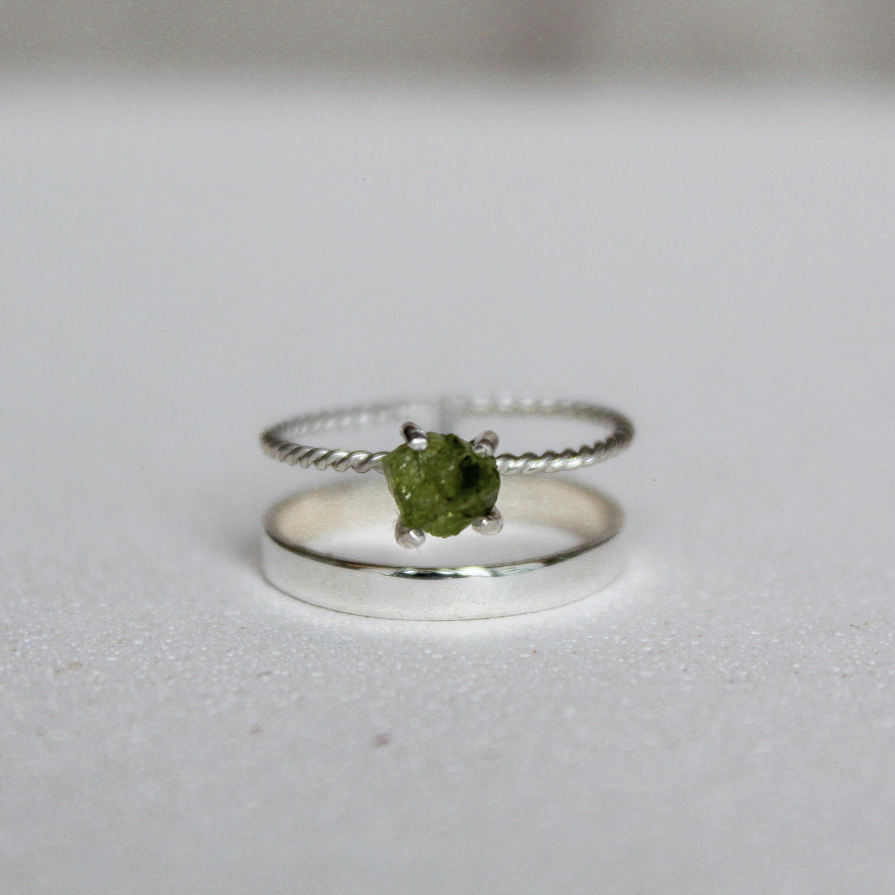 SATURNO RING - PERIDOT (SILVER)