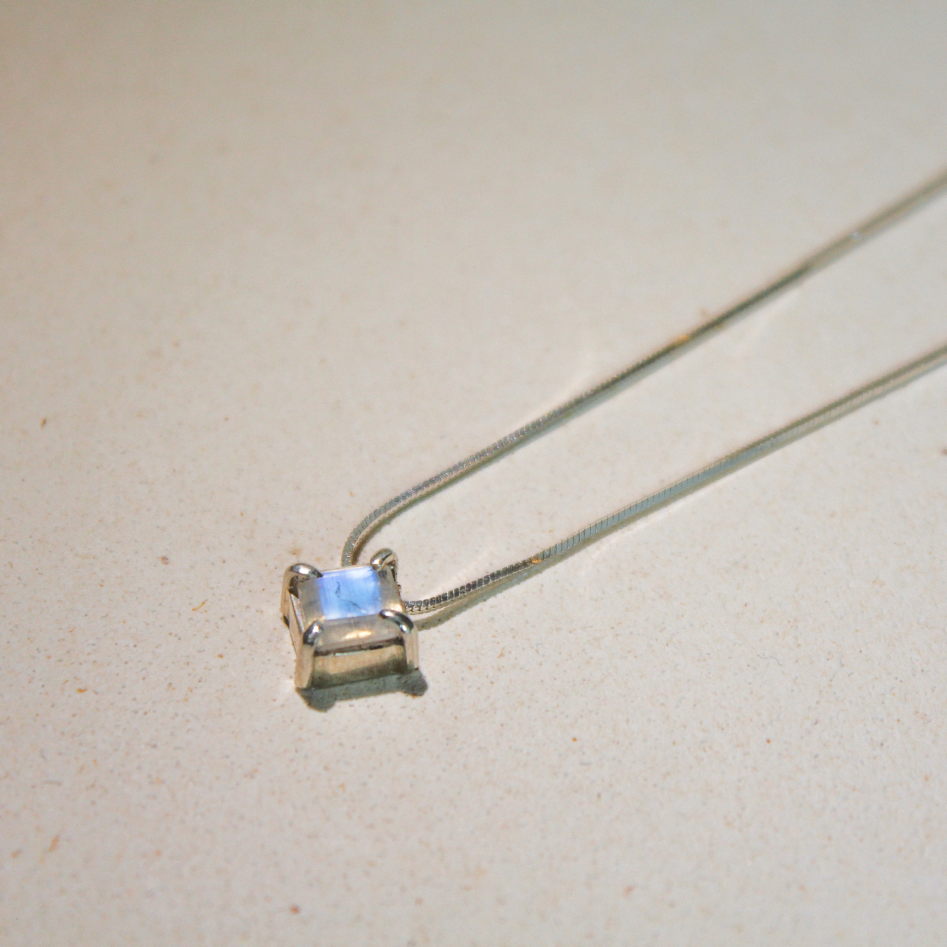 NOVA NECKLACE - MOONSTONE (SILVER)