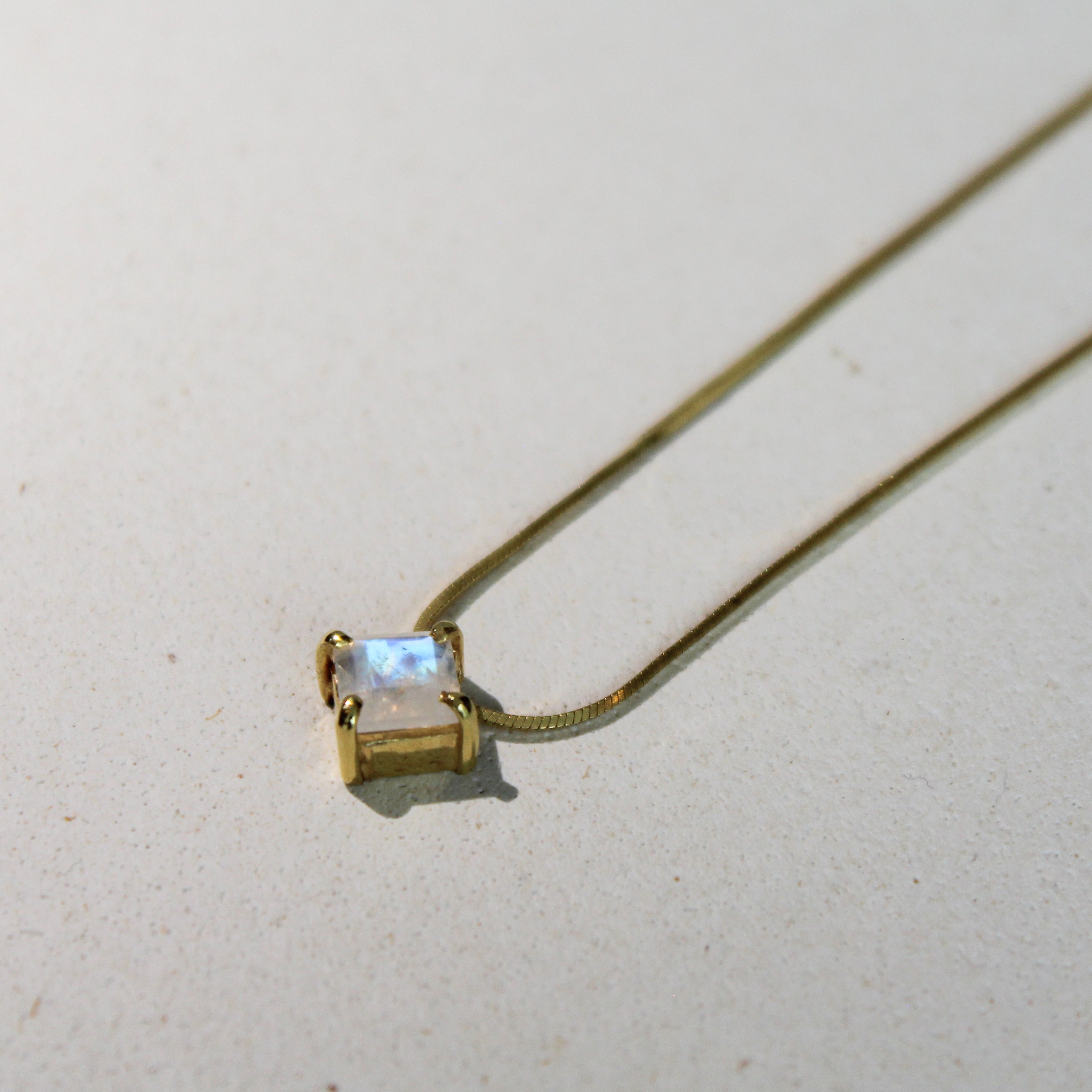 NOVA NECKLACE - MOONSTONE (GOLD PLATED)