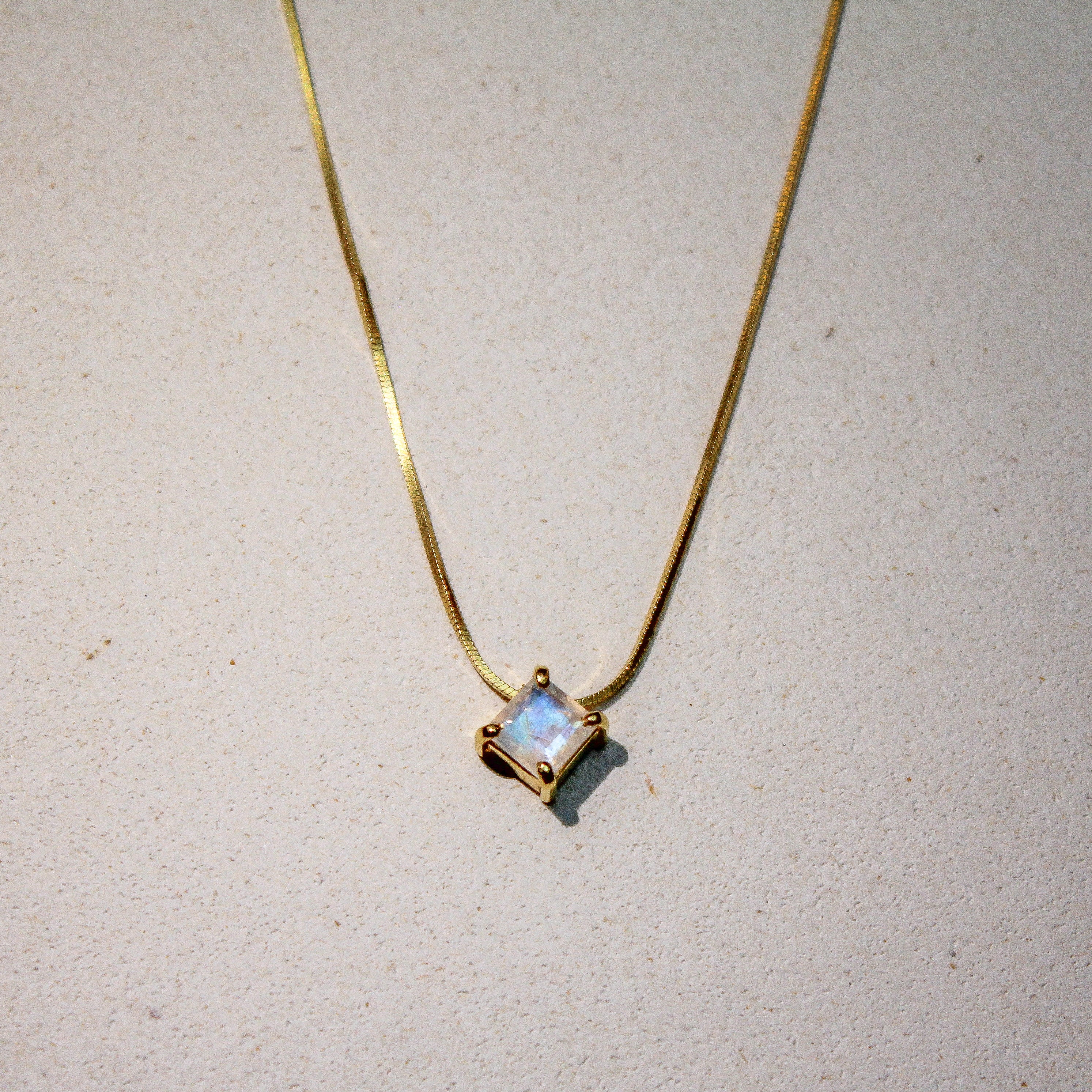 NOVA NECKLACE - MOONSTONE (GOLD PLATED)