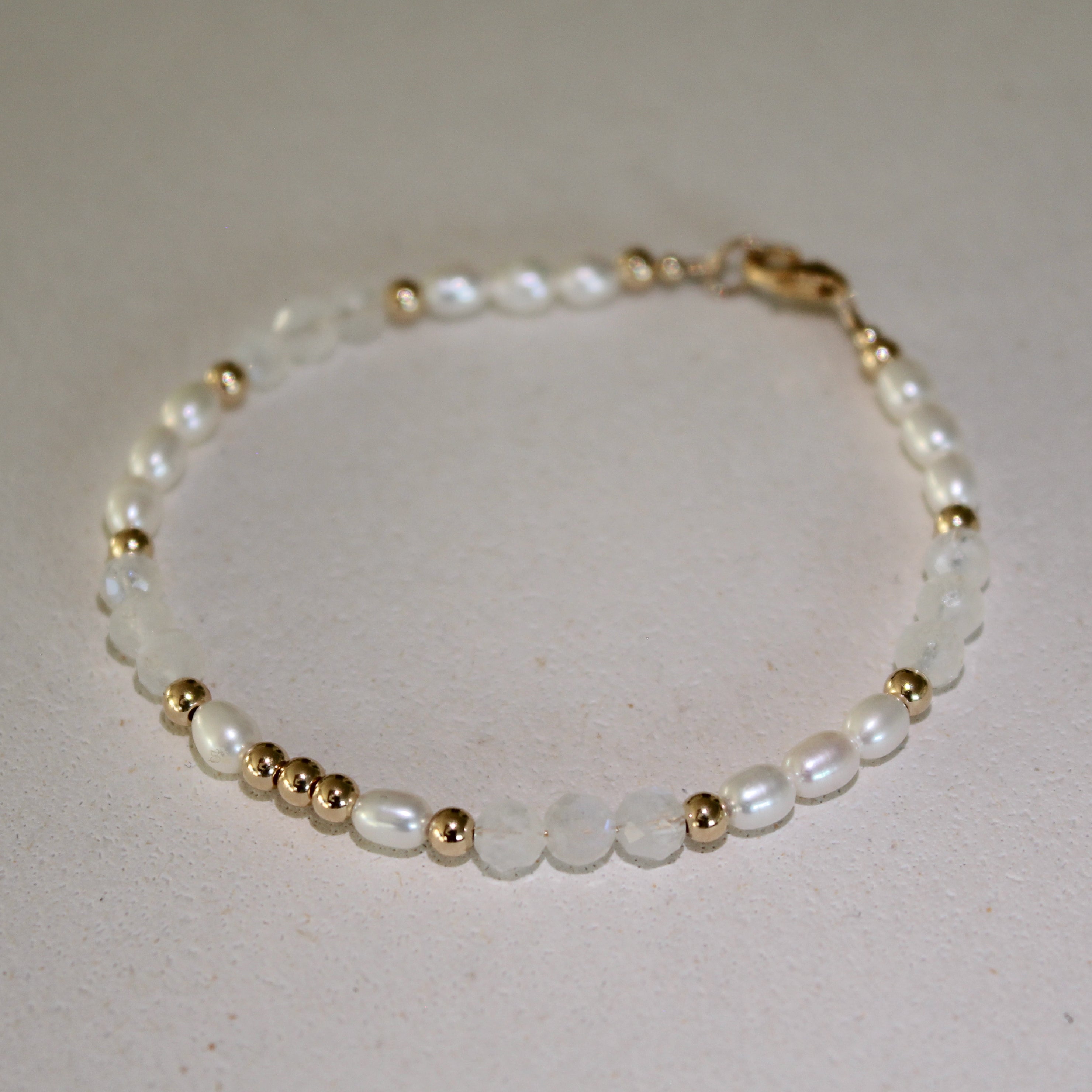 DIVINE FEMININITY BRACELET - MOONSTONE & FRESHWATER PEARLS (GOLD-FILLED)