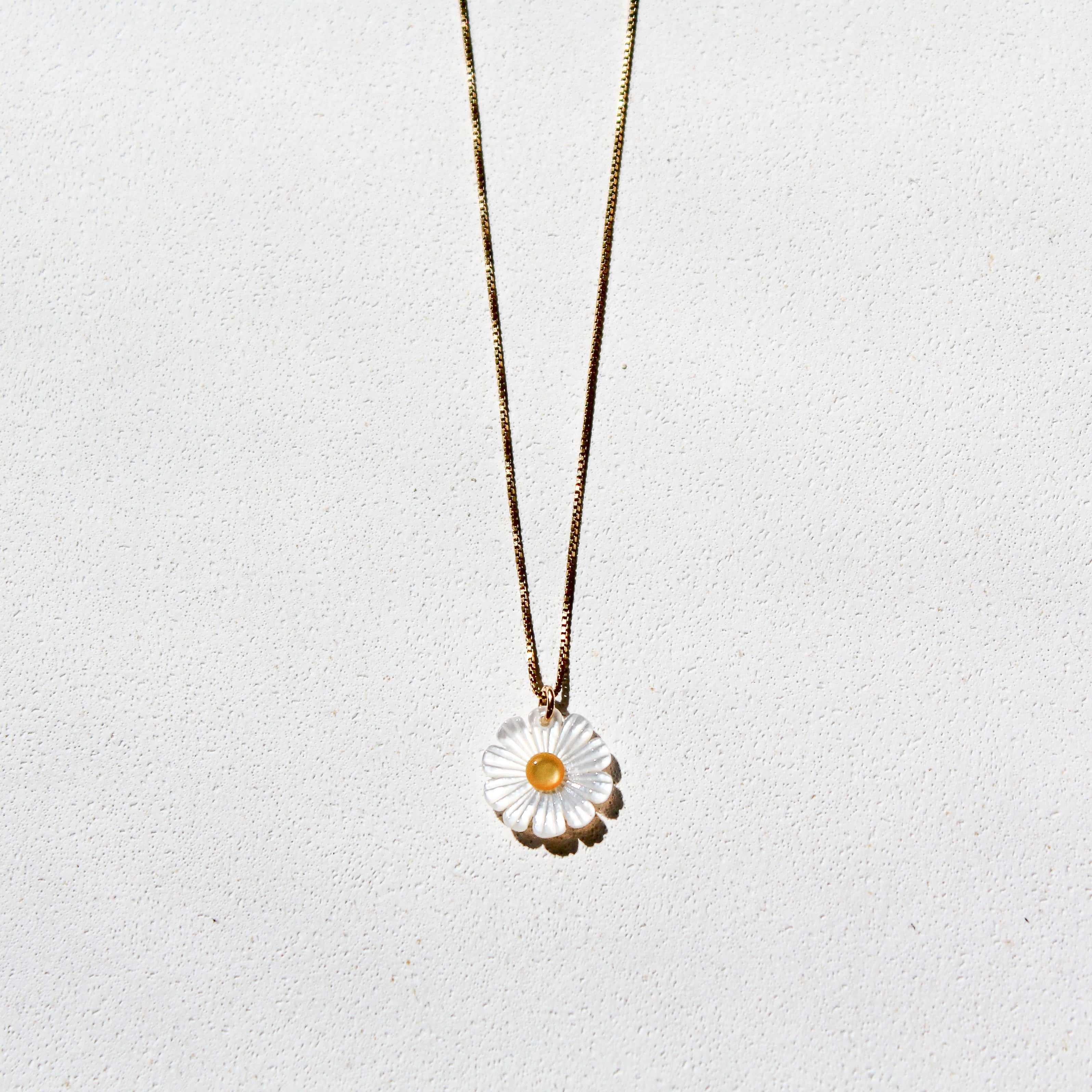 DAISY CHOKER - MOTHER OF PEARL (GOLD-FILLED)