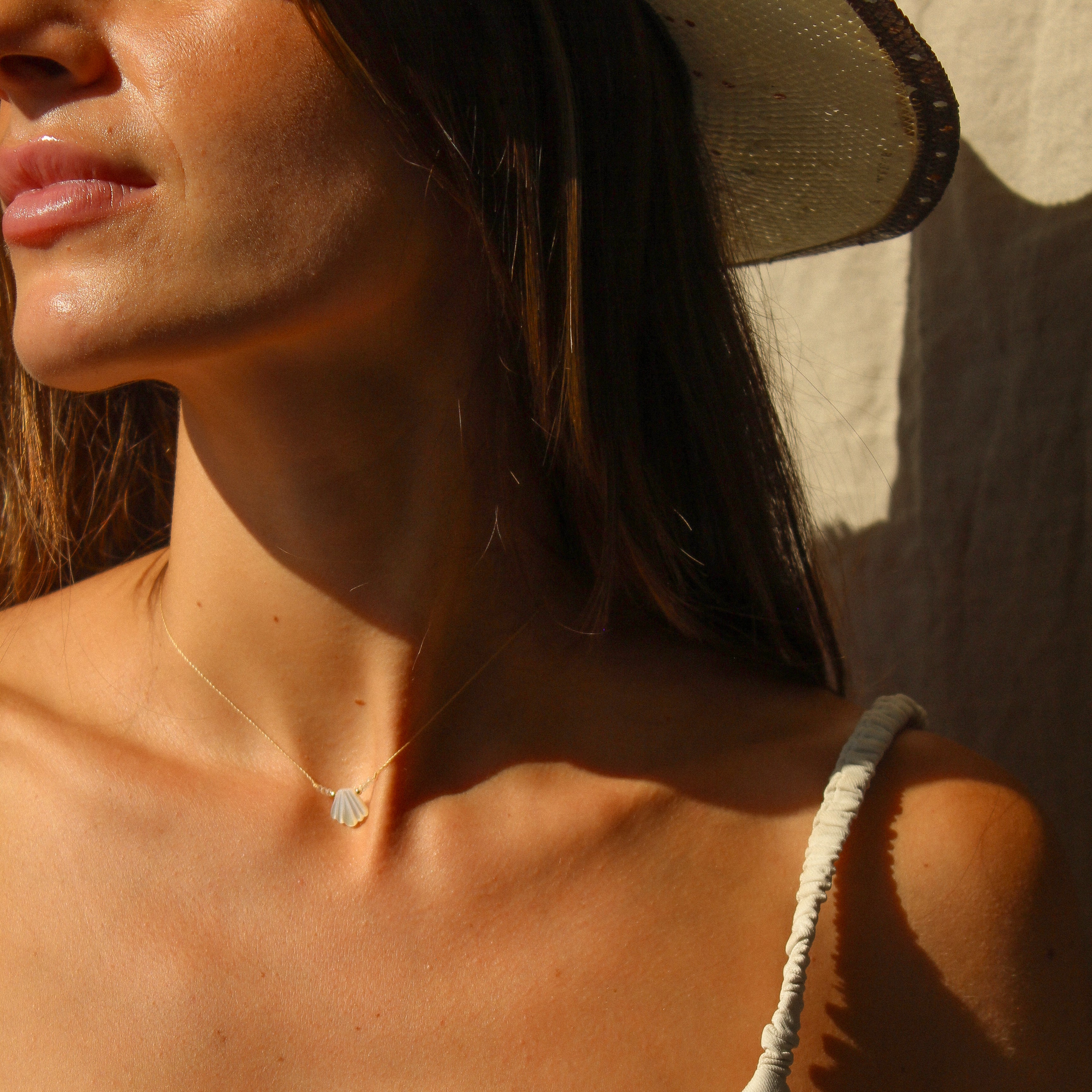 MERMAID THREAD NECKLACE - MOTHER OF PEARL