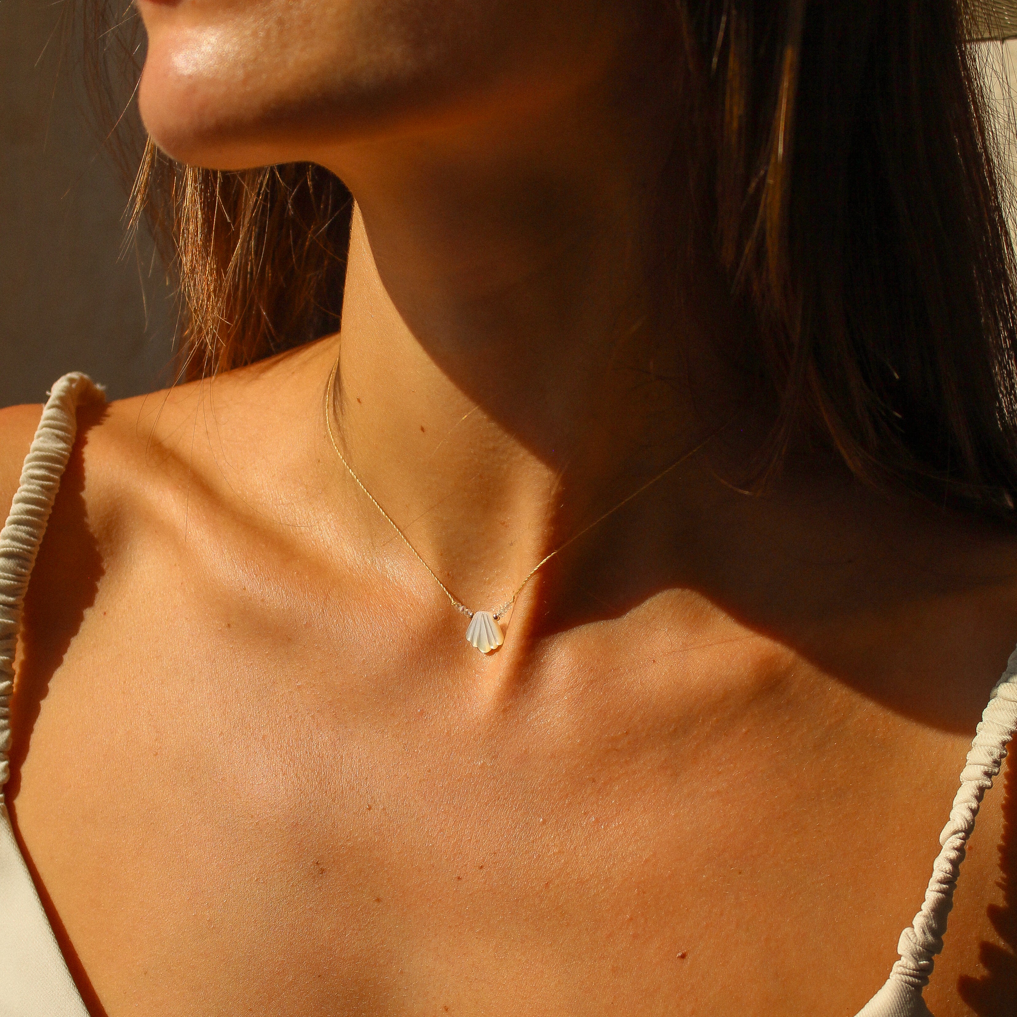 MERMAID THREAD NECKLACE - MOTHER OF PEARL