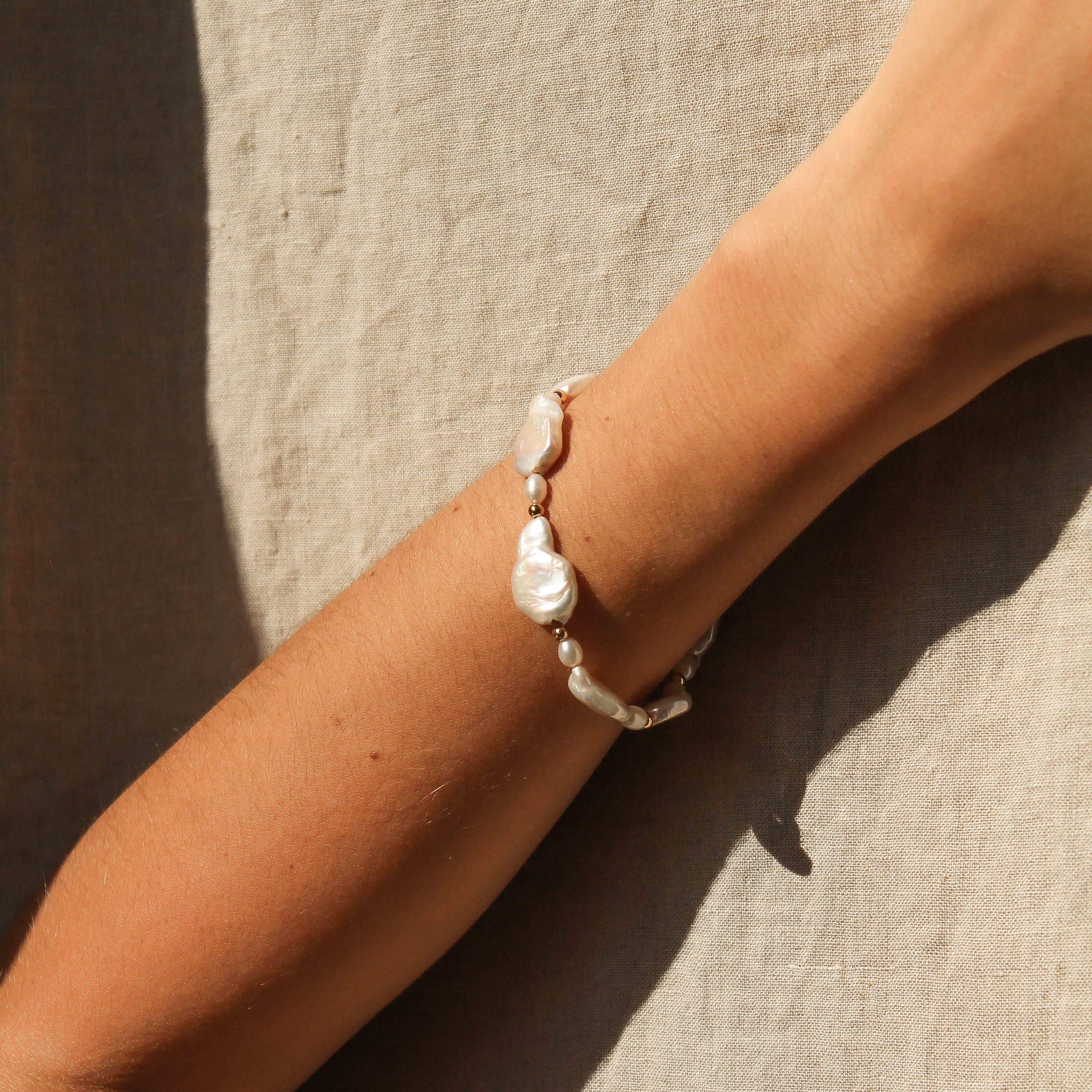 GODDESS BRACELET - FRESHWATER PEARL (GOLDFILLED)