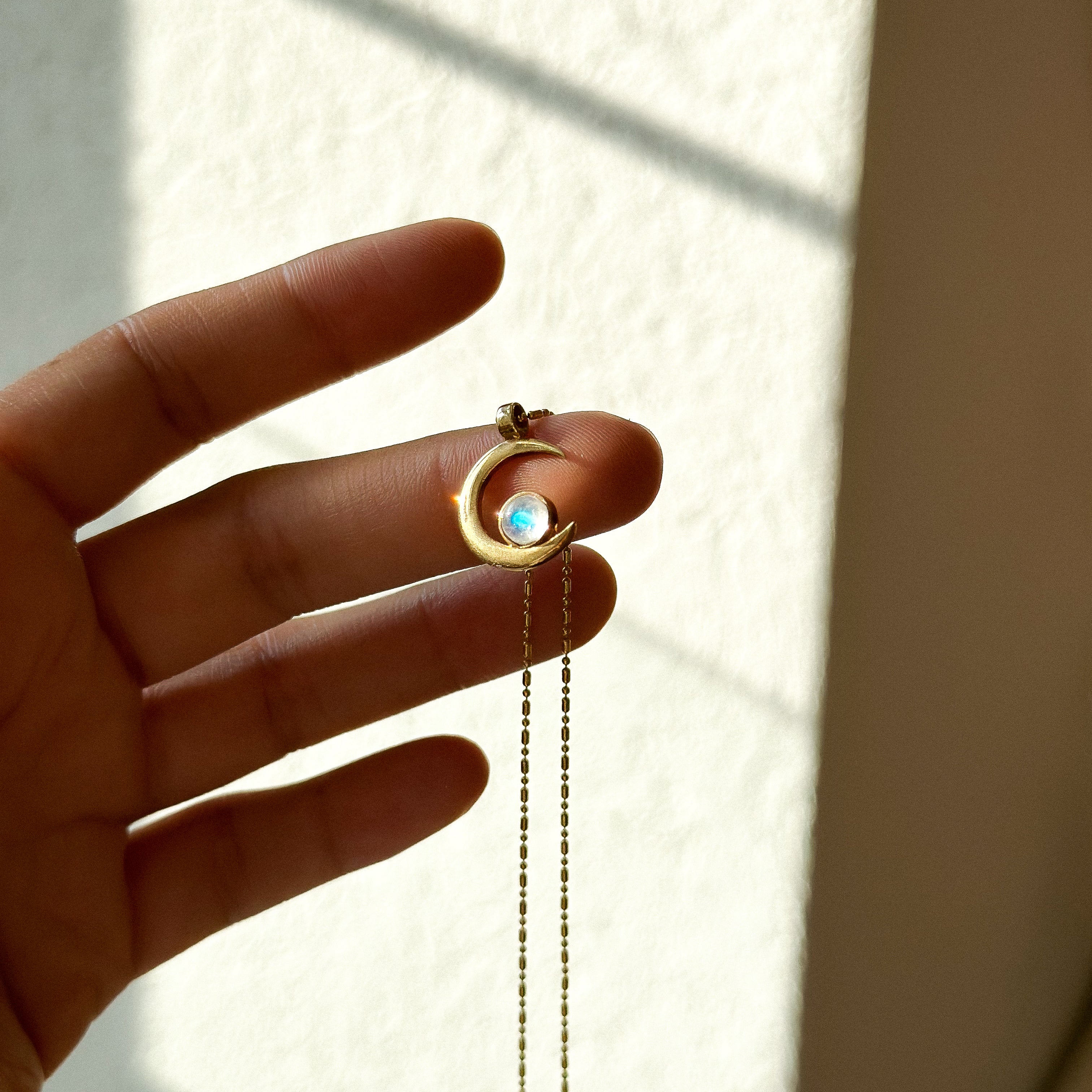 LUNA NECKLACE - MOONSTONE