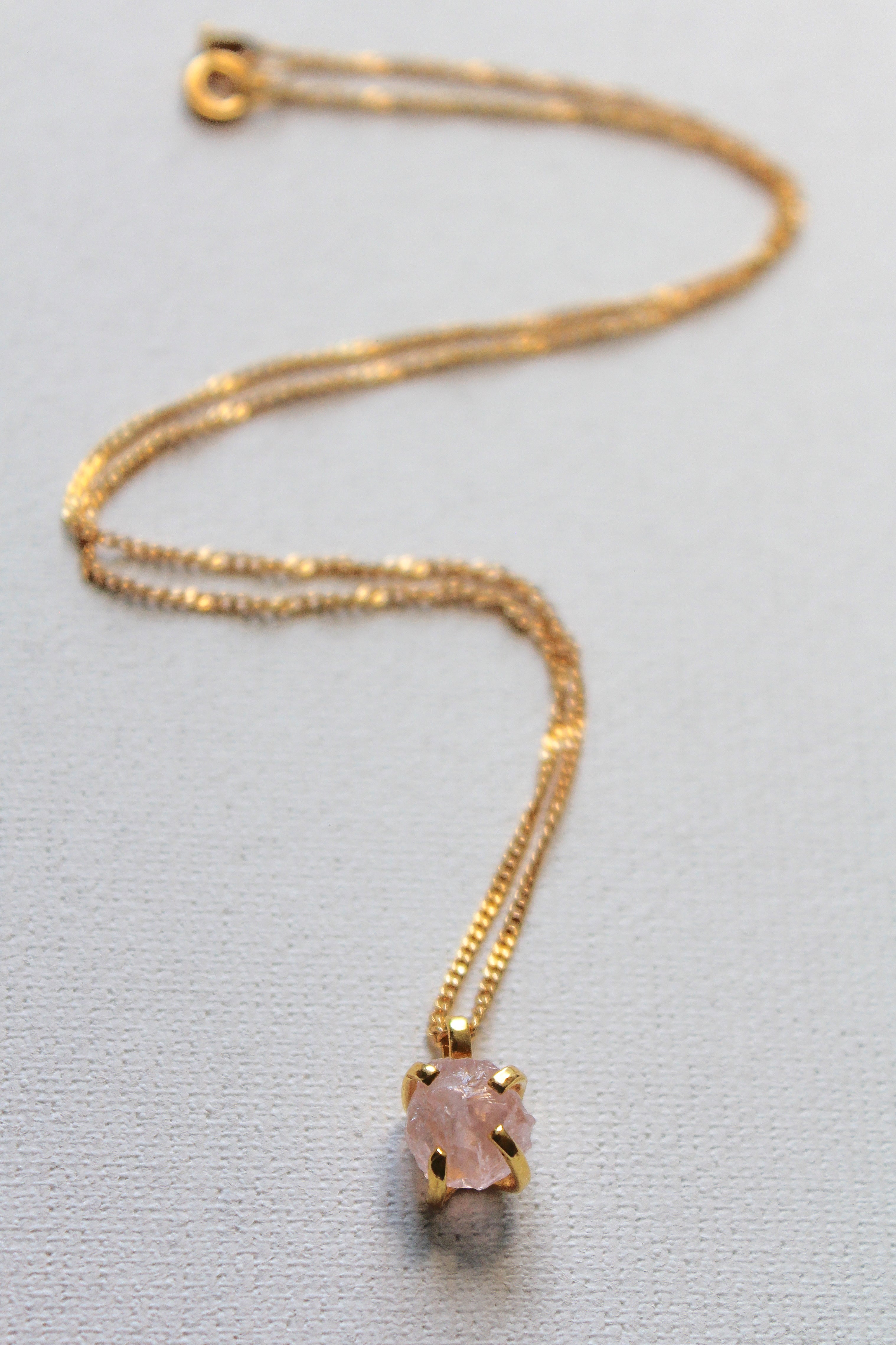 LITTLE CHARM - ROSE QUARTZ (GOLD PLATED)