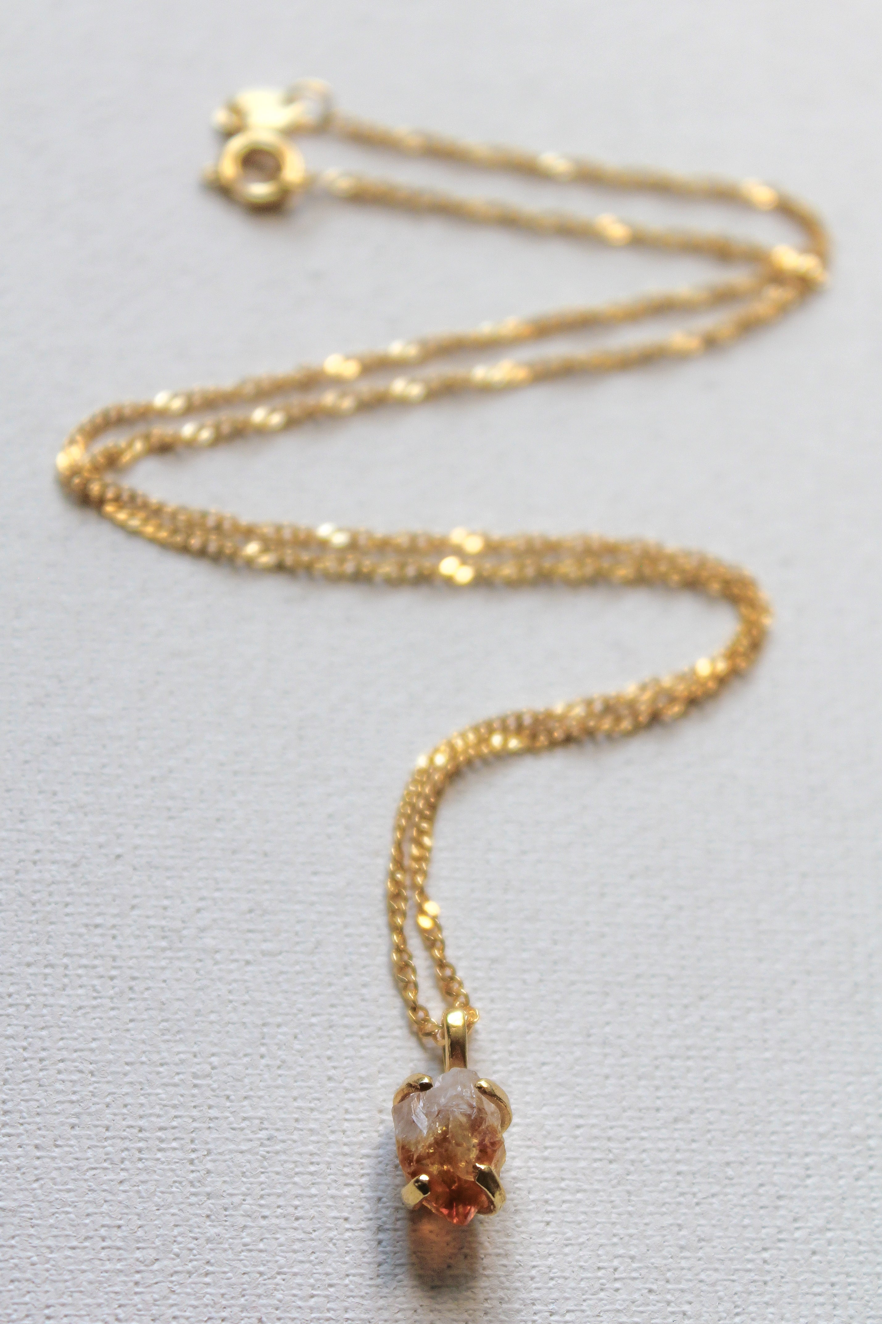 LITTLE CHARM NECKLACE - CITRINE (GOLD PLATED)