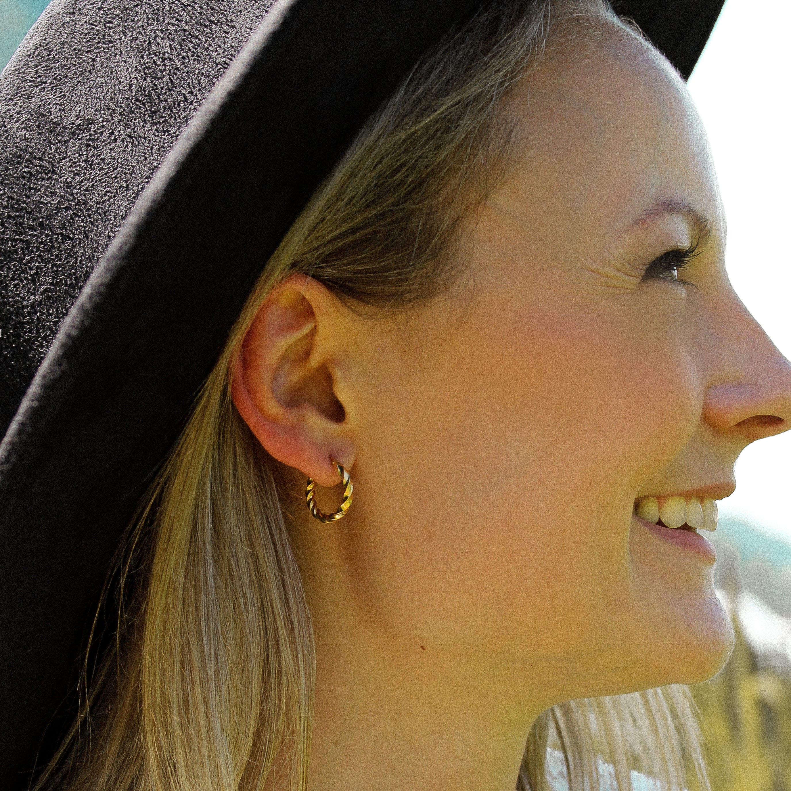 TWIST MINI HOOP (GOLD PLATED)