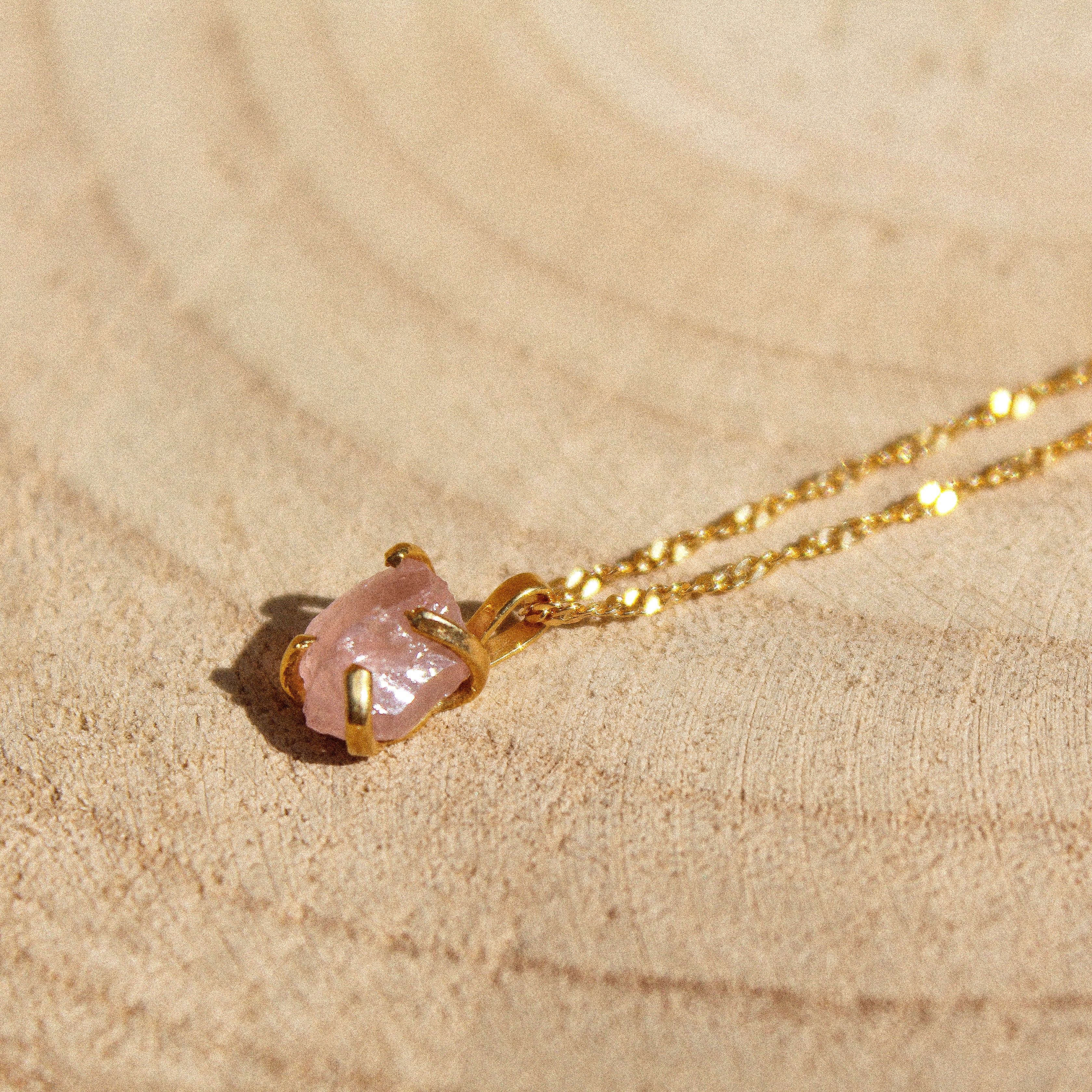 LITTLE CHARM - ROSE QUARTZ (GOLD PLATED)