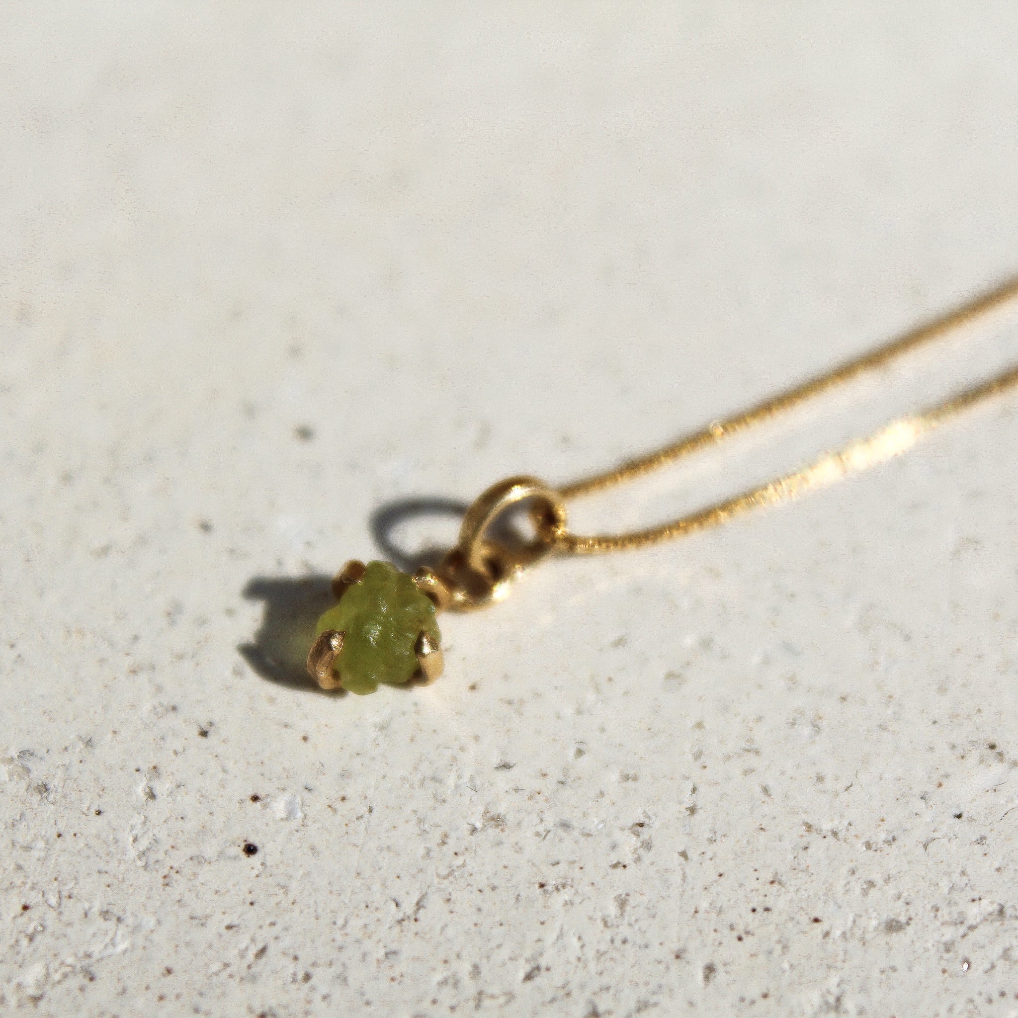 BABY CHARM NECKLACE - PERIDOT (GOLD PLATED)