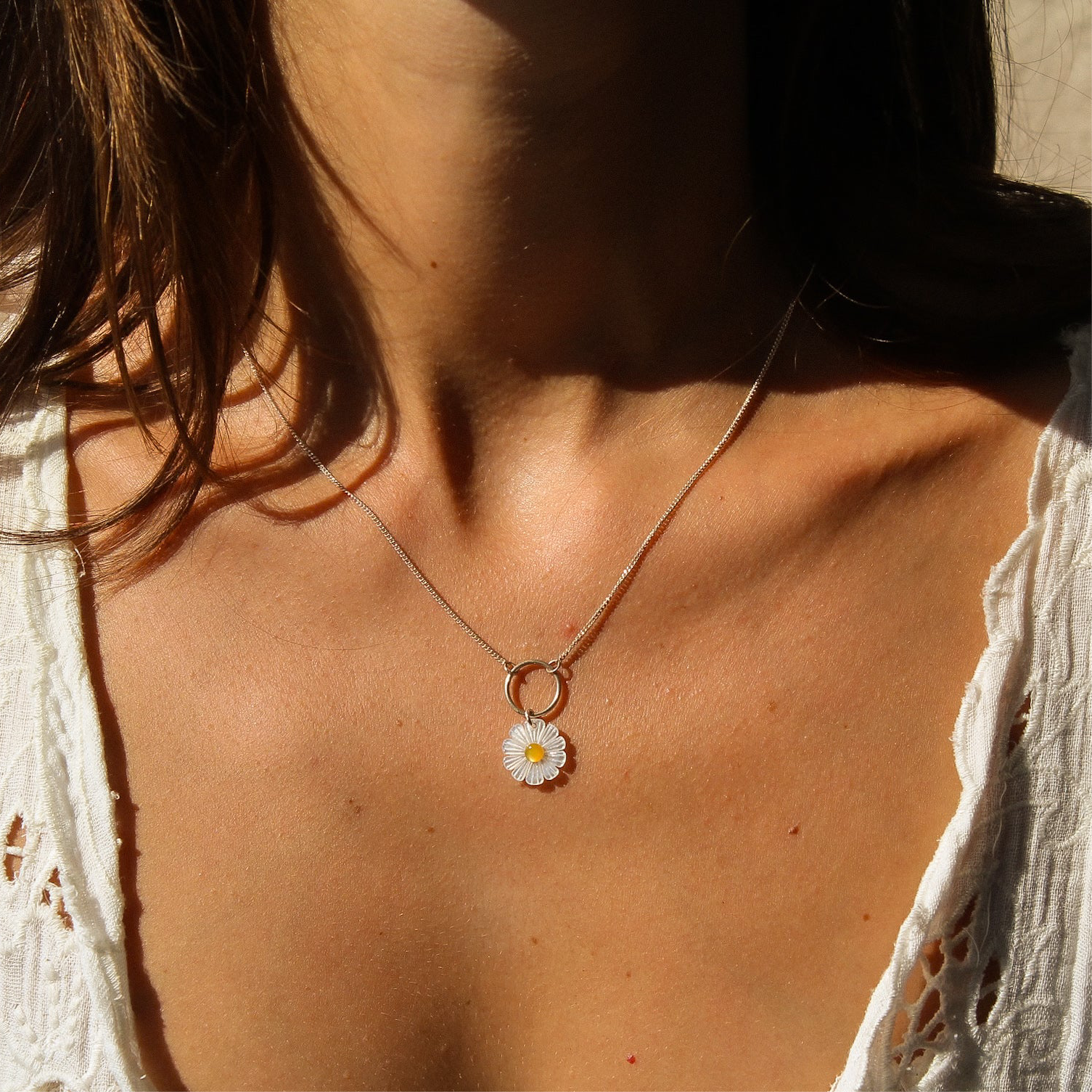 SUNFLOWER NECKLACE - MOTHER OF PEARL (SILVER)