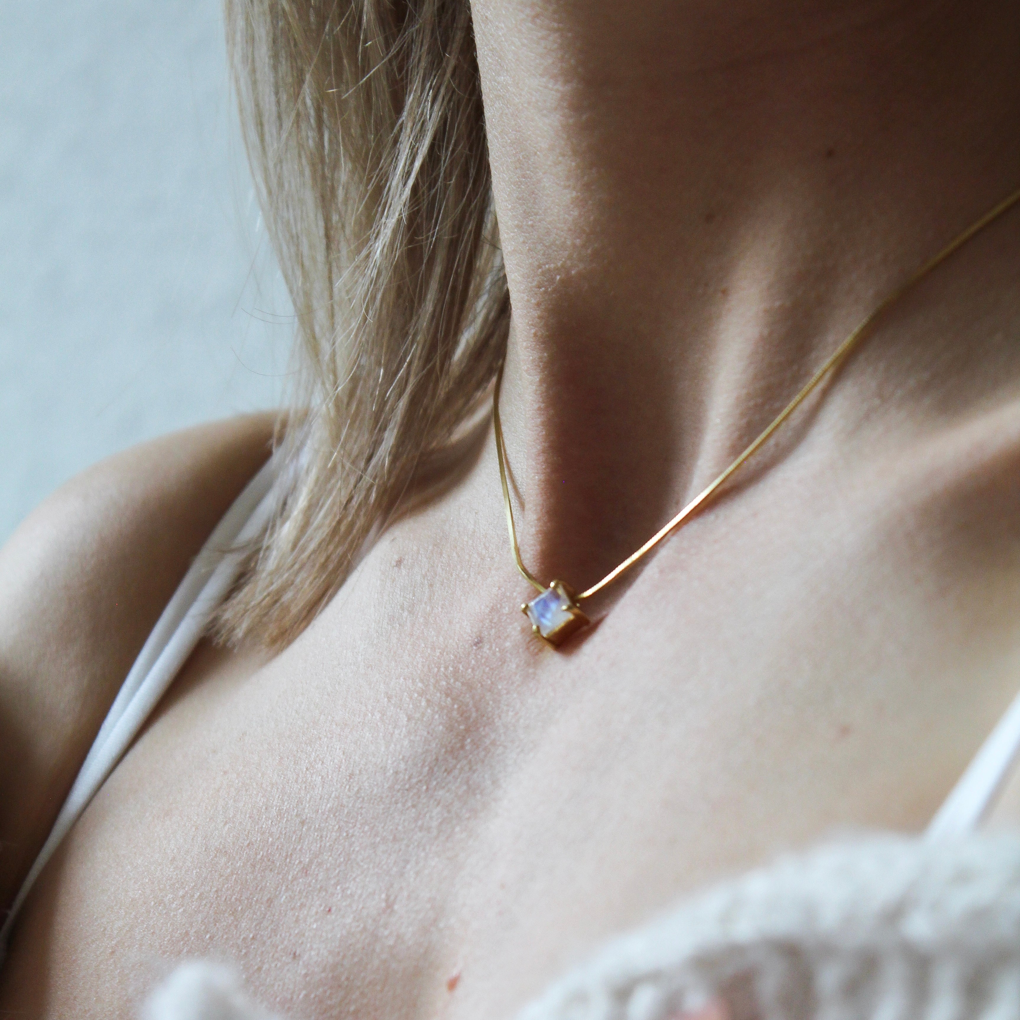 NOVA NECKLACE - MOONSTONE (GOLD PLATED)