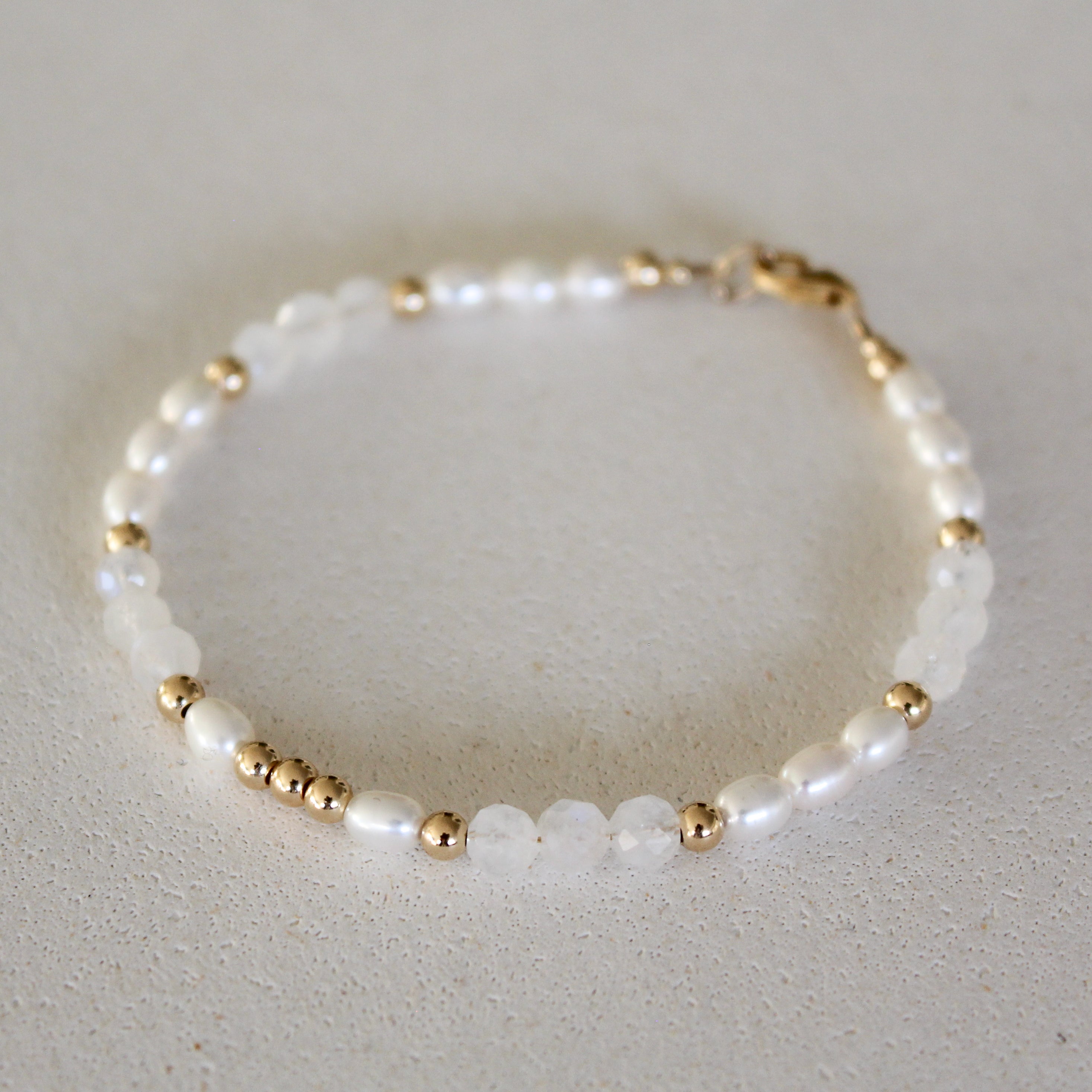 DIVINE FEMININITY BRACELET - MOONSTONE & FRESHWATER PEARLS (GOLD-FILLED)