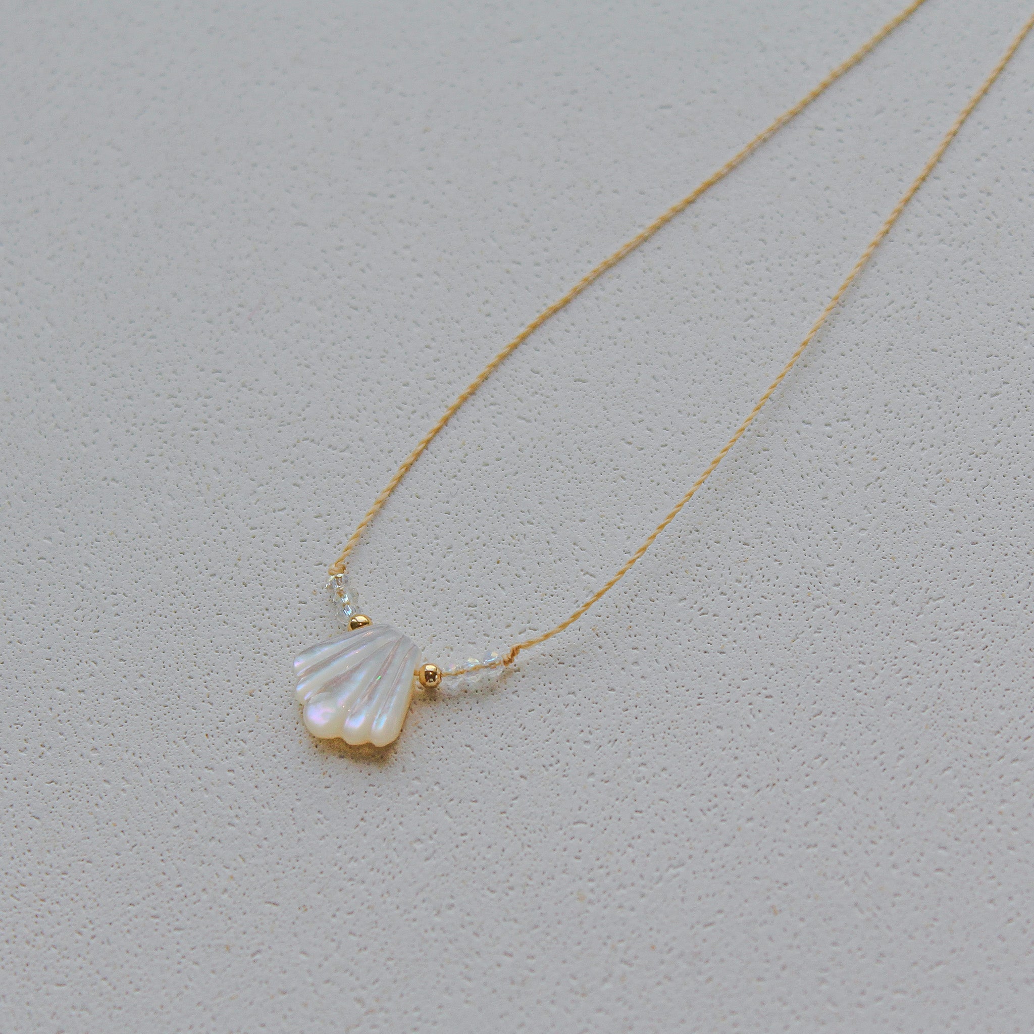 MERMAID THREAD NECKLACE - MOTHER OF PEARL