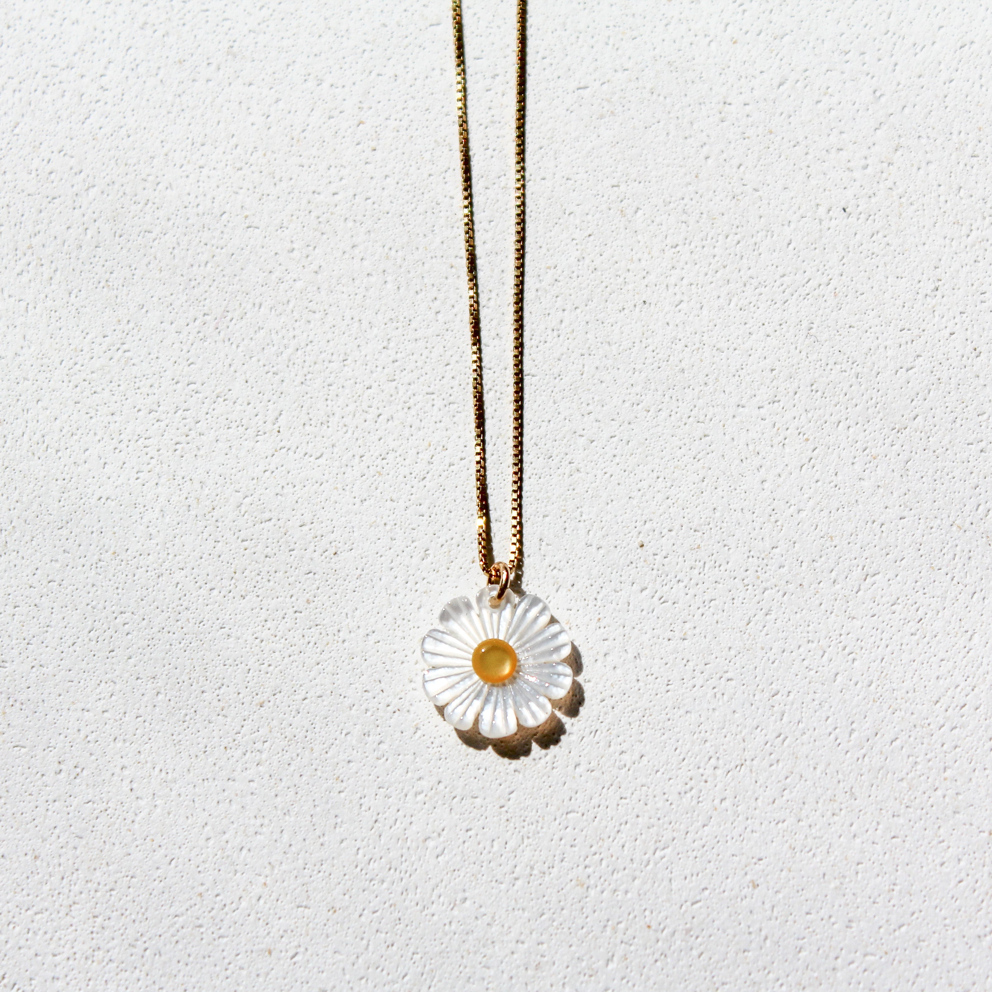 DAISY CHOKER - MOTHER OF PEARL (GOLD-FILLED)