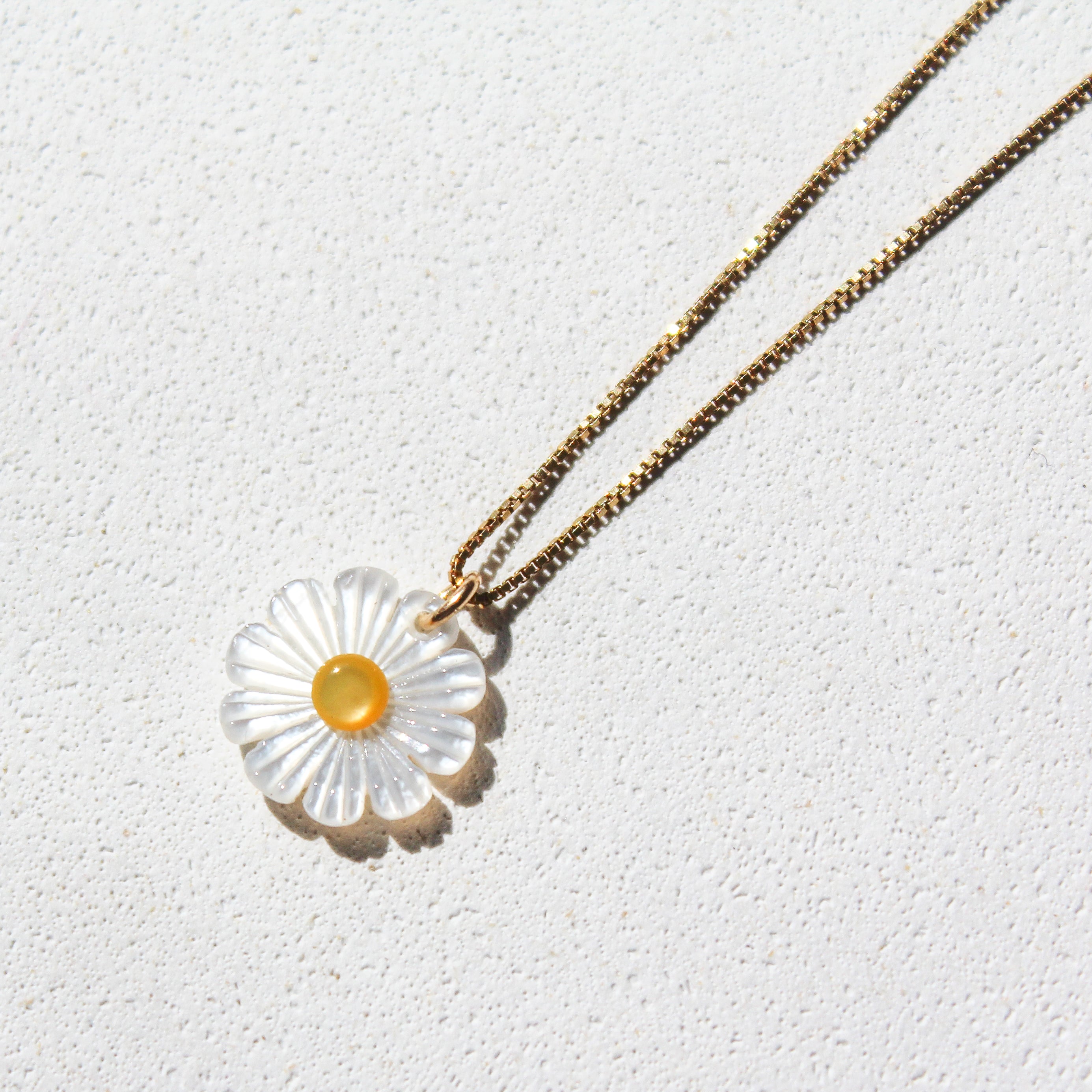 DAISY CHOKER - MOTHER OF PEARL (GOLD-FILLED)