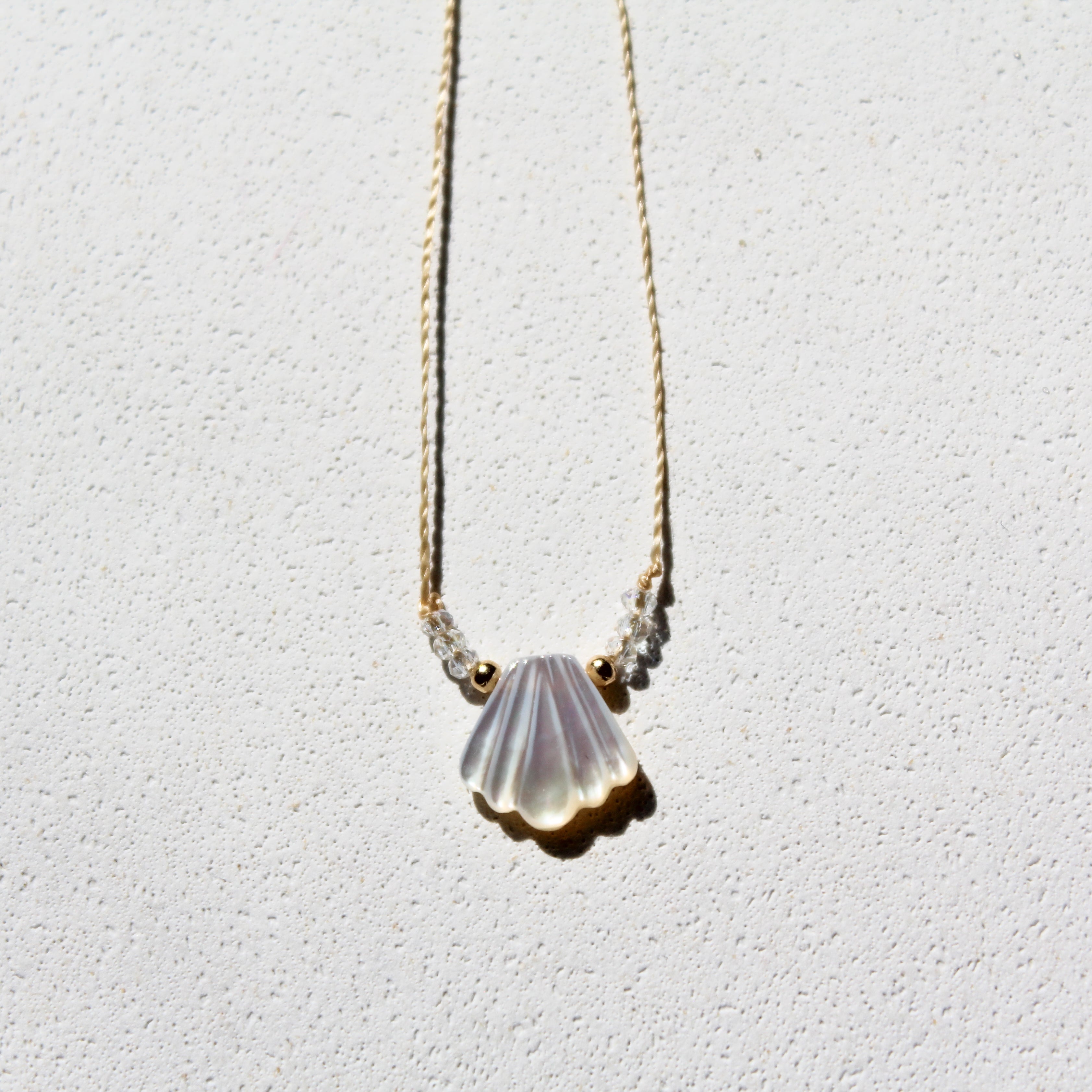MERMAID THREAD NECKLACE - MOTHER OF PEARL