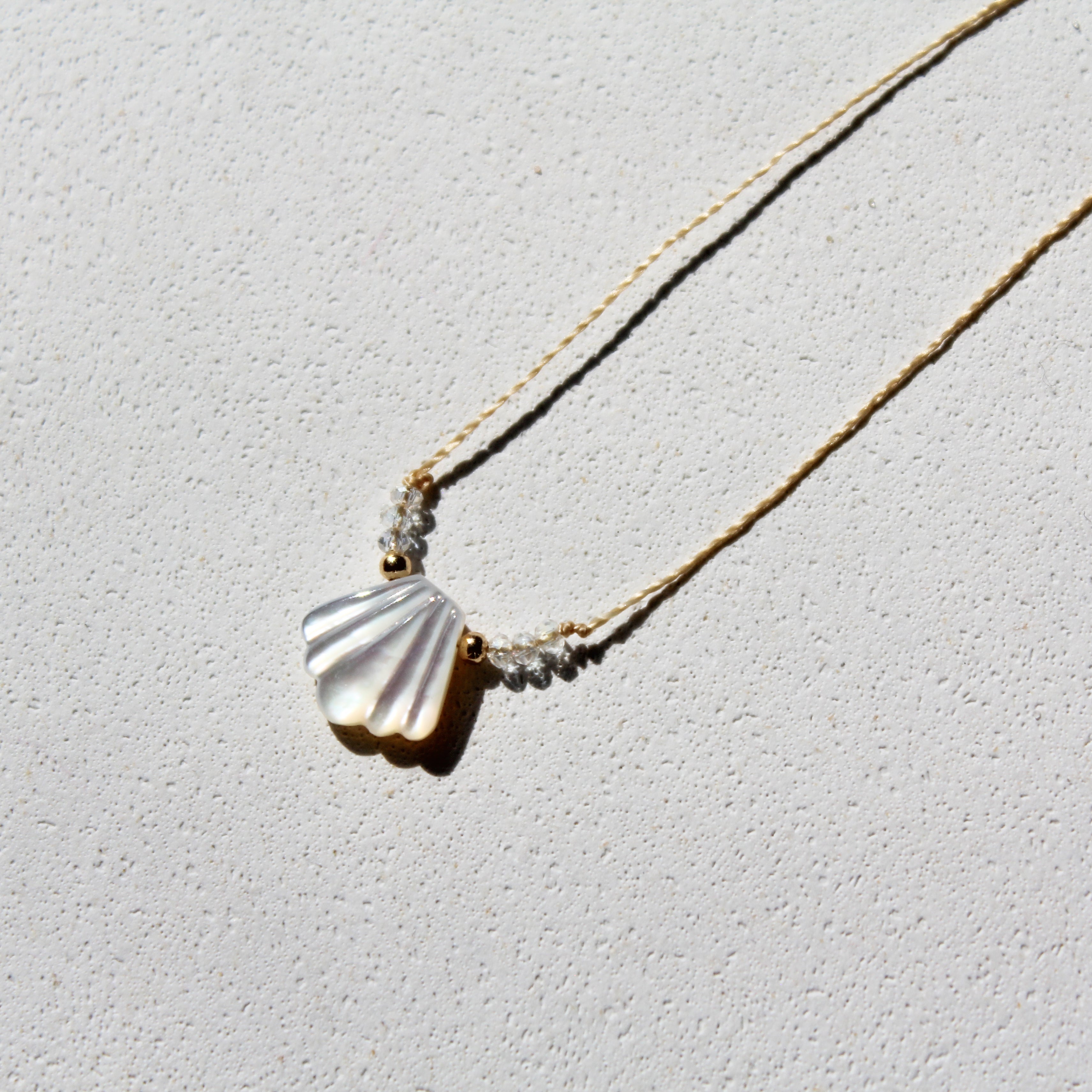 MERMAID THREAD NECKLACE - MOTHER OF PEARL