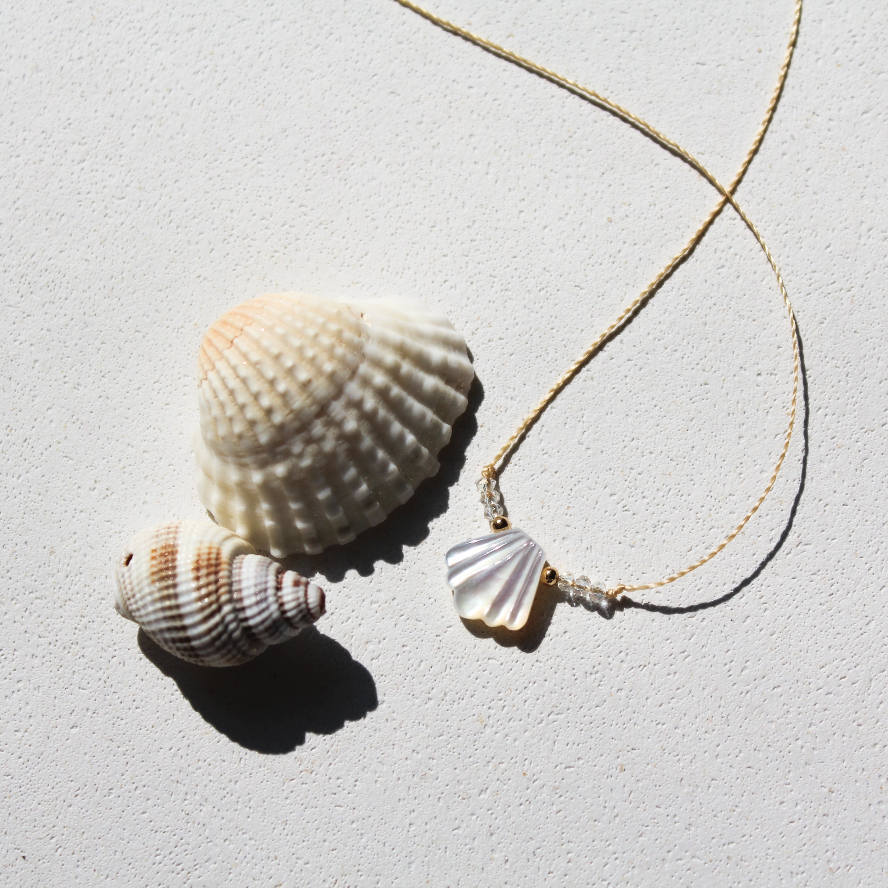 MERMAID THREAD NECKLACE - MOTHER OF PEARL