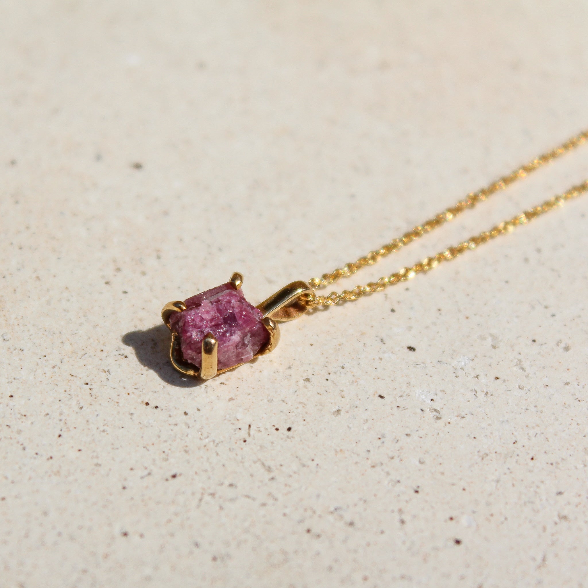 LITTLE CHARM NECKLACE - PINK TOURMALINE (Gold plated)