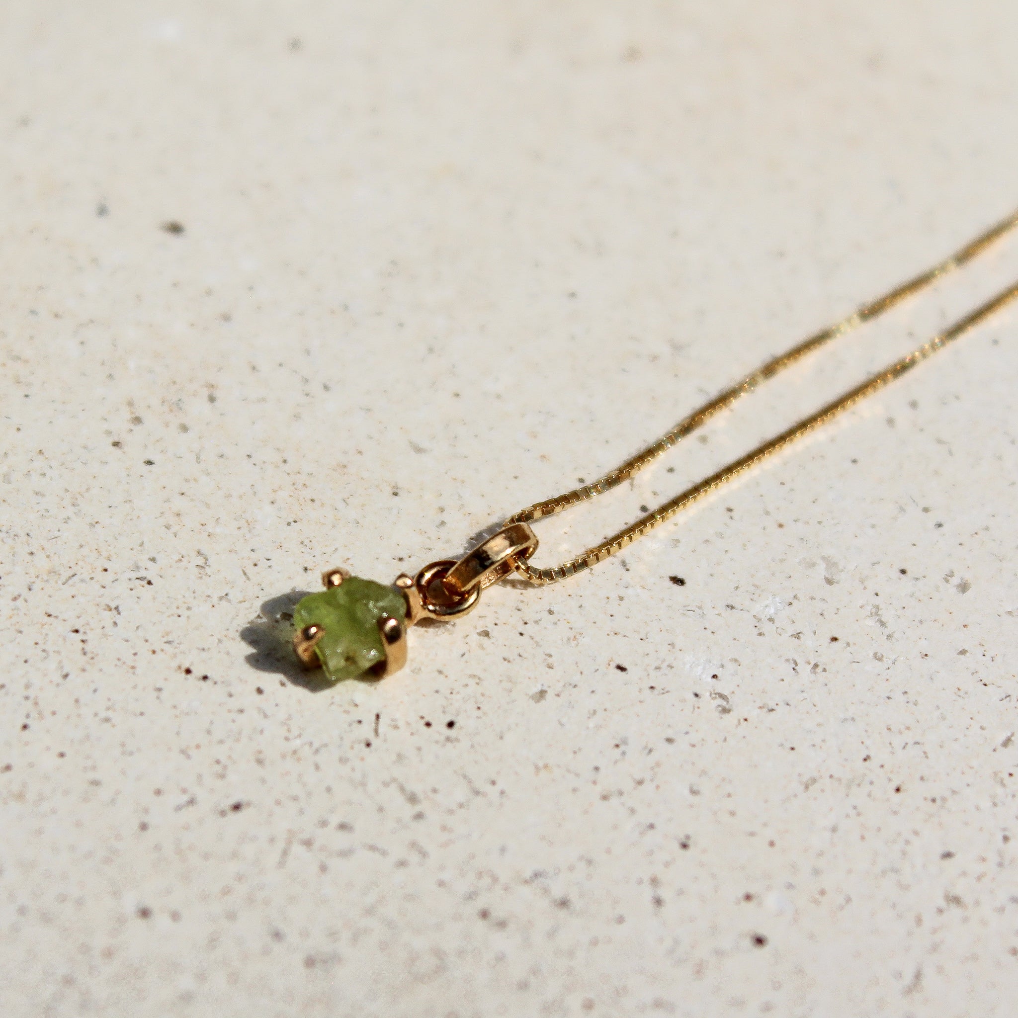 BABY CHARM NECKLACE - PERIDOT (GOLD PLATED)