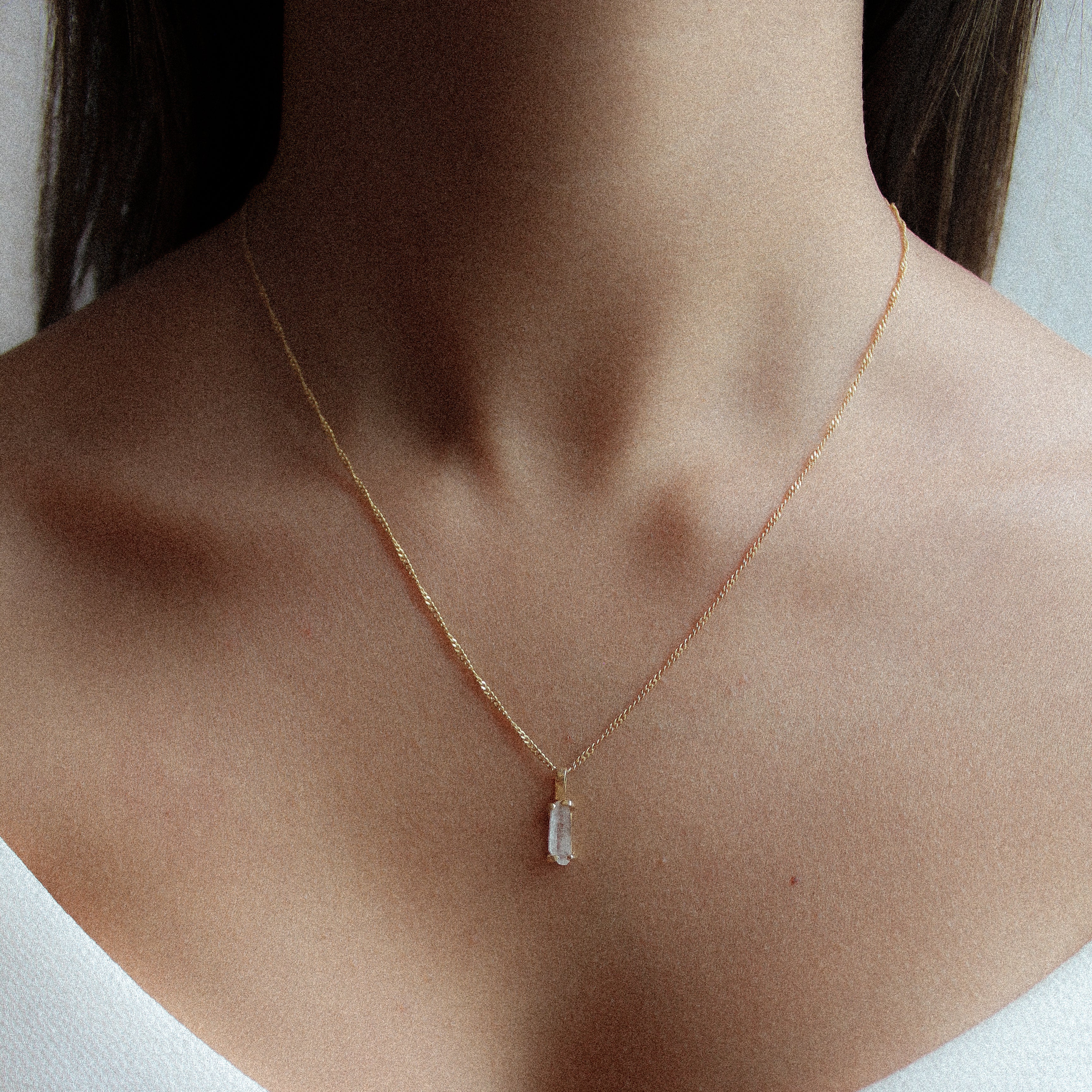 LITTLE CHARM NECKLACE - CRYSTAL QUARTZ (GOLD PLATED)