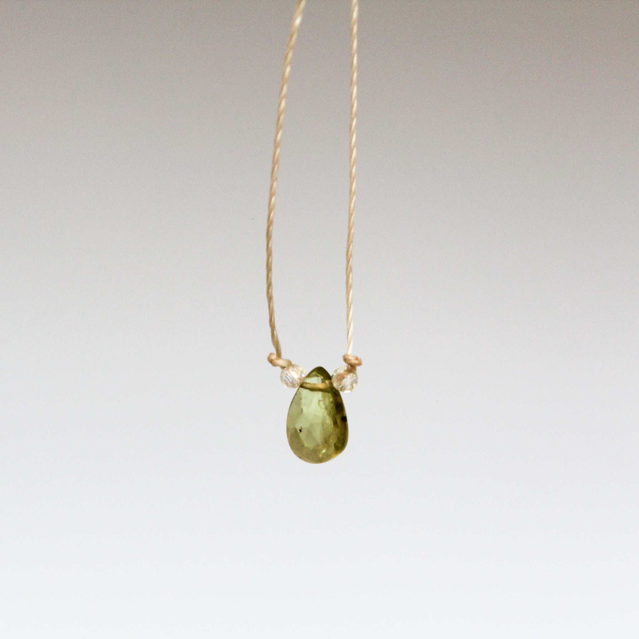 THREAD NECKLACE - PERIDOT