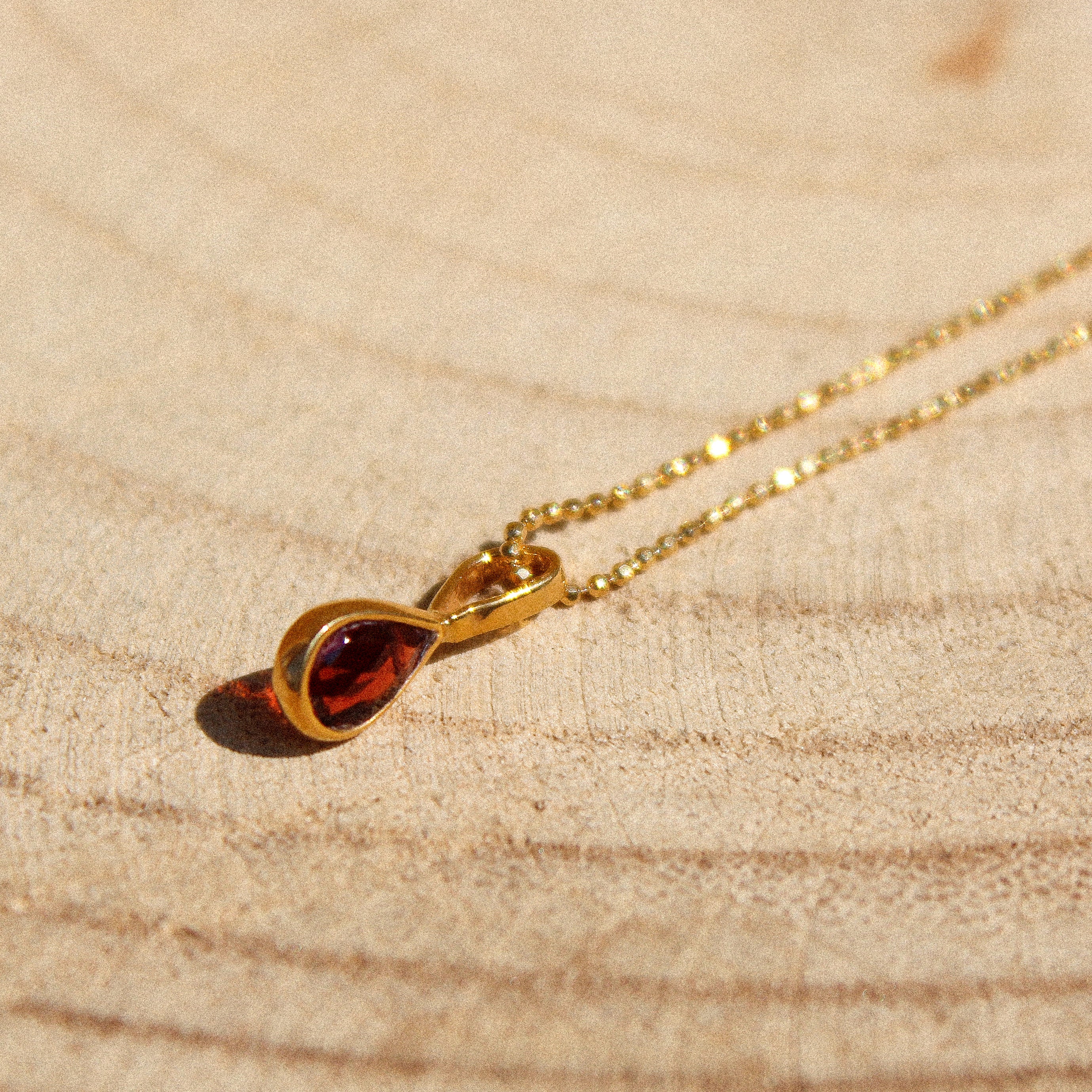 Happy tears necklace - Red Garnet (Gold plated)