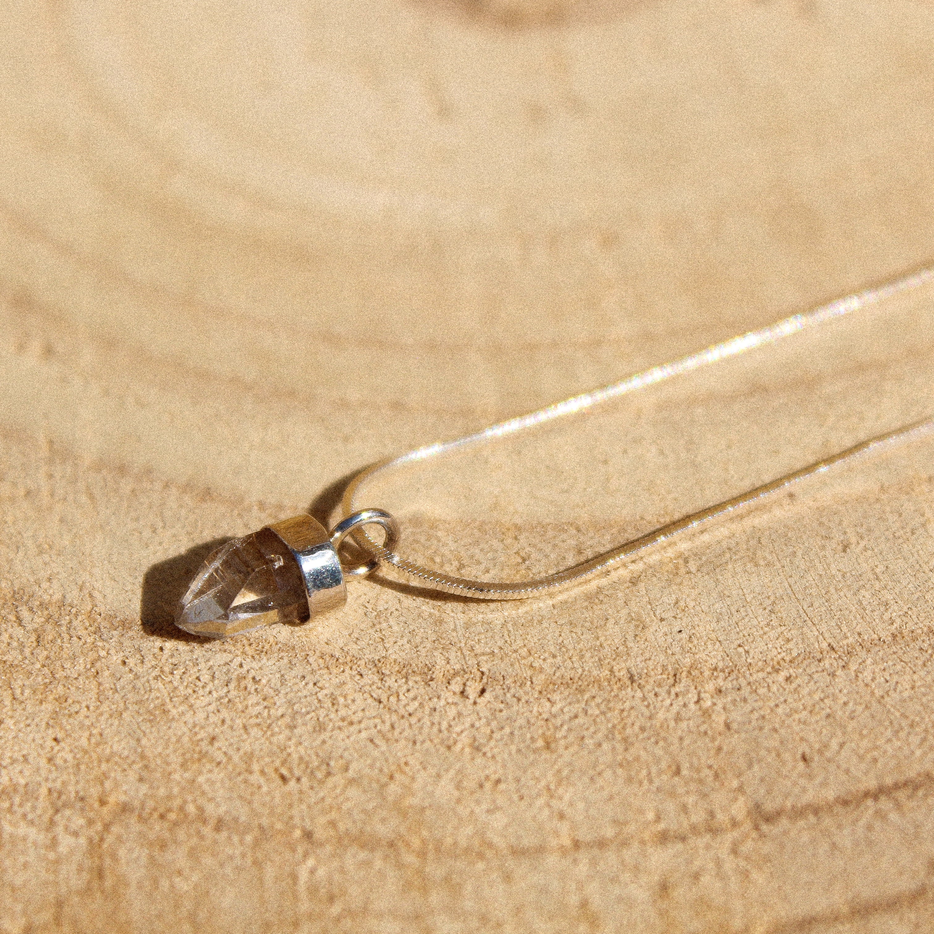 BABY PENDULUM CHOKER - CRYSTAL QUARTZ (SILVER)